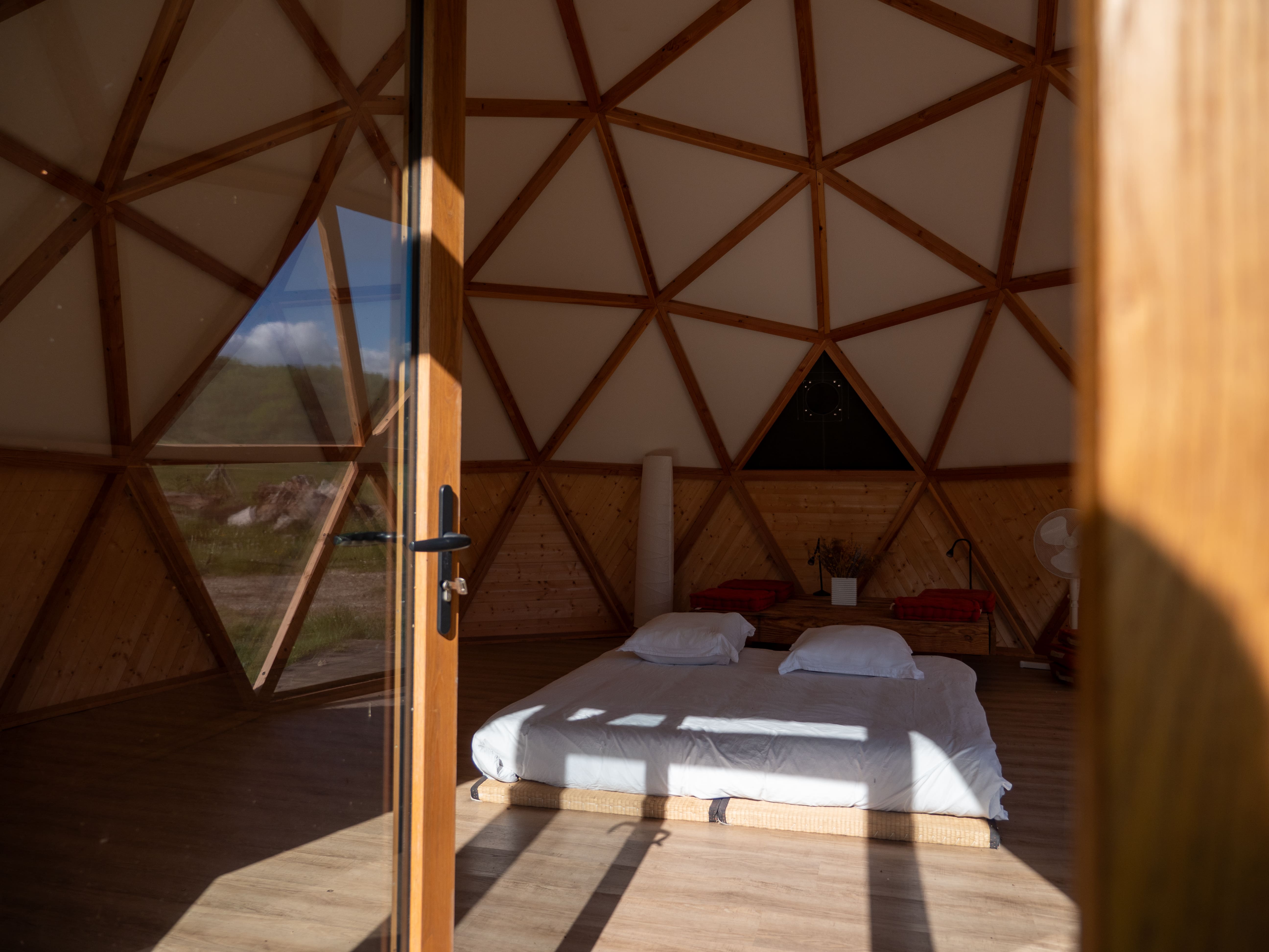Un dôme glamping au bord d'un lac privé en Aquitaine à Sadirac — salle de bain