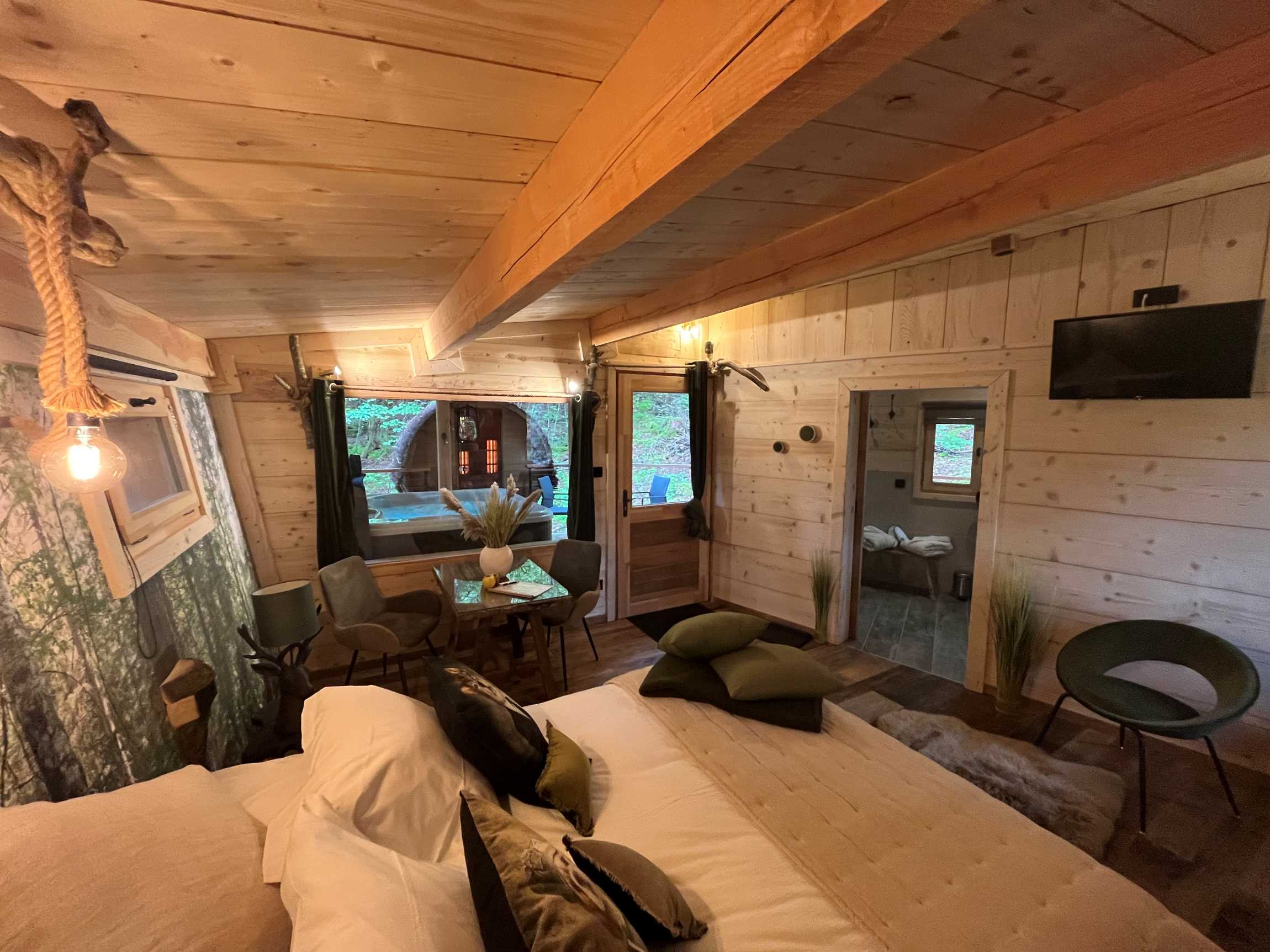 Cabane La Seignette : une expérience sensorielle en Franche-Comté à Petite Chaux — salle de bain