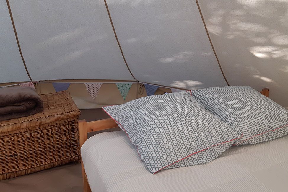 Tipi en Cévennes — Glamping avec spa au Camping du Mas Cauvy à Peyrolles-en-Cévennes — environnement naturel