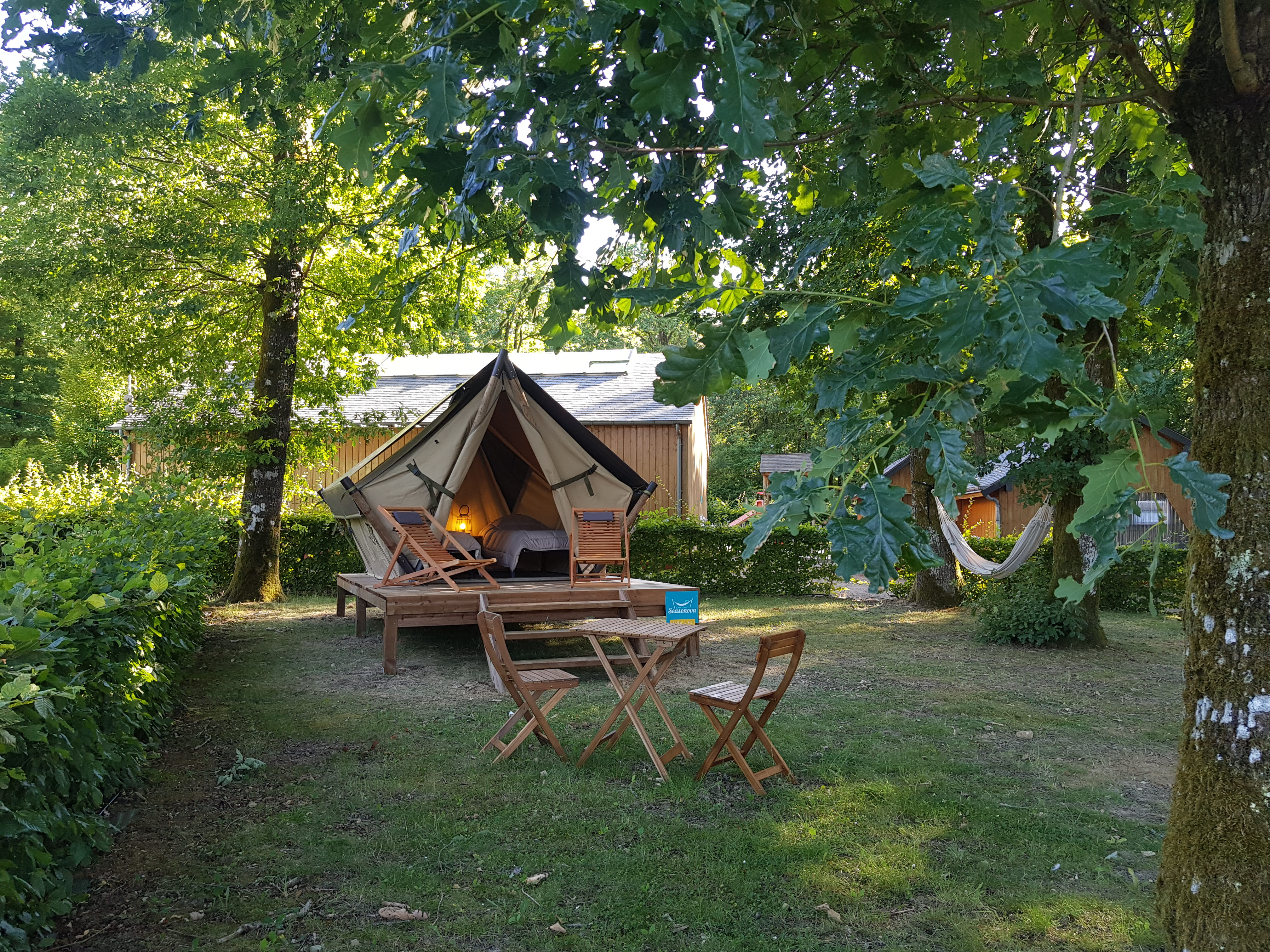Bivouac Nomade — Tente avec spa à Camping la Forêt en Sarthe