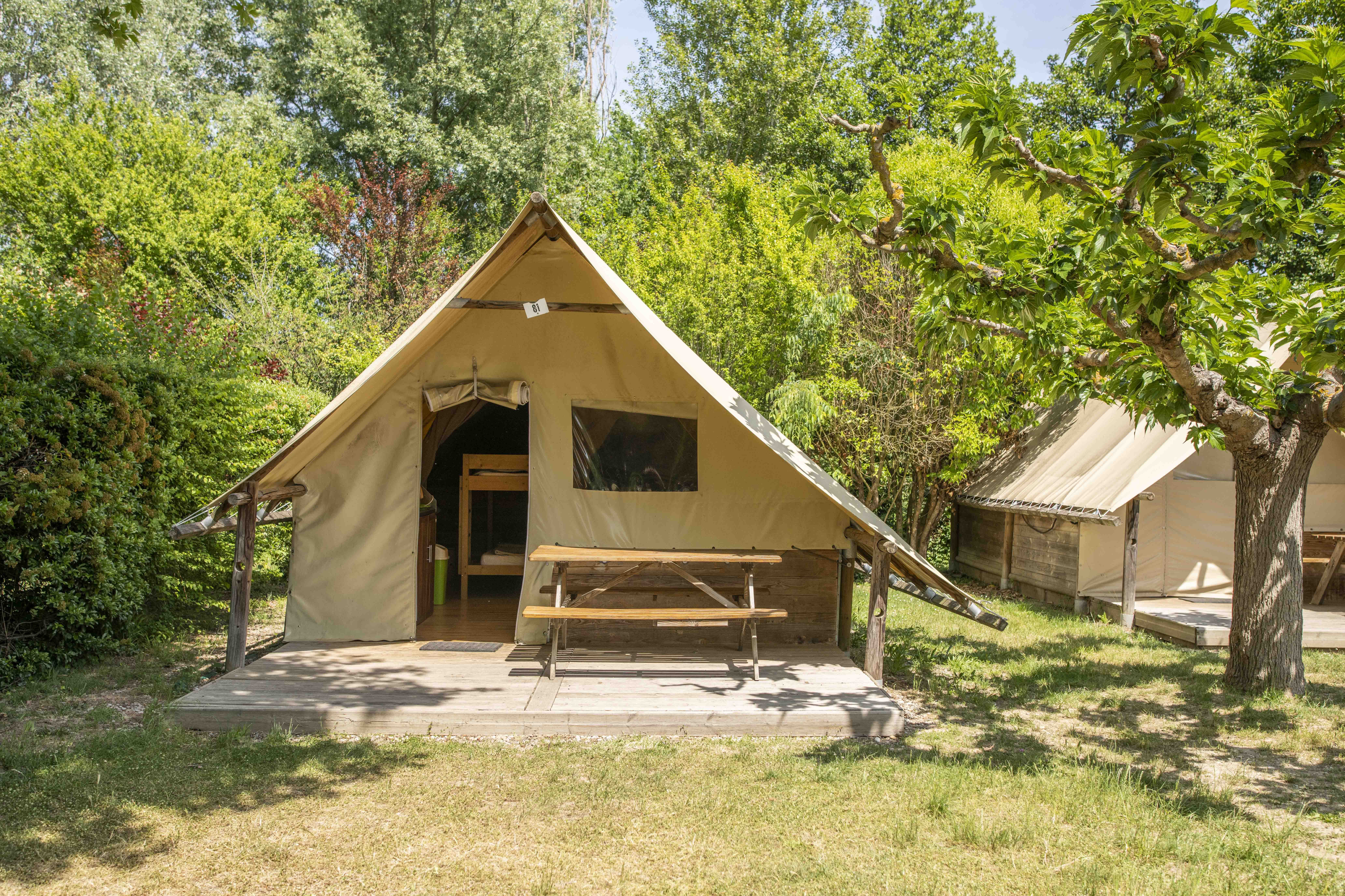 Tente LODGE 1/4 pers. — Confort en pleine nature à Vaucluse à Isle Sur La Sorgue — salle de bain