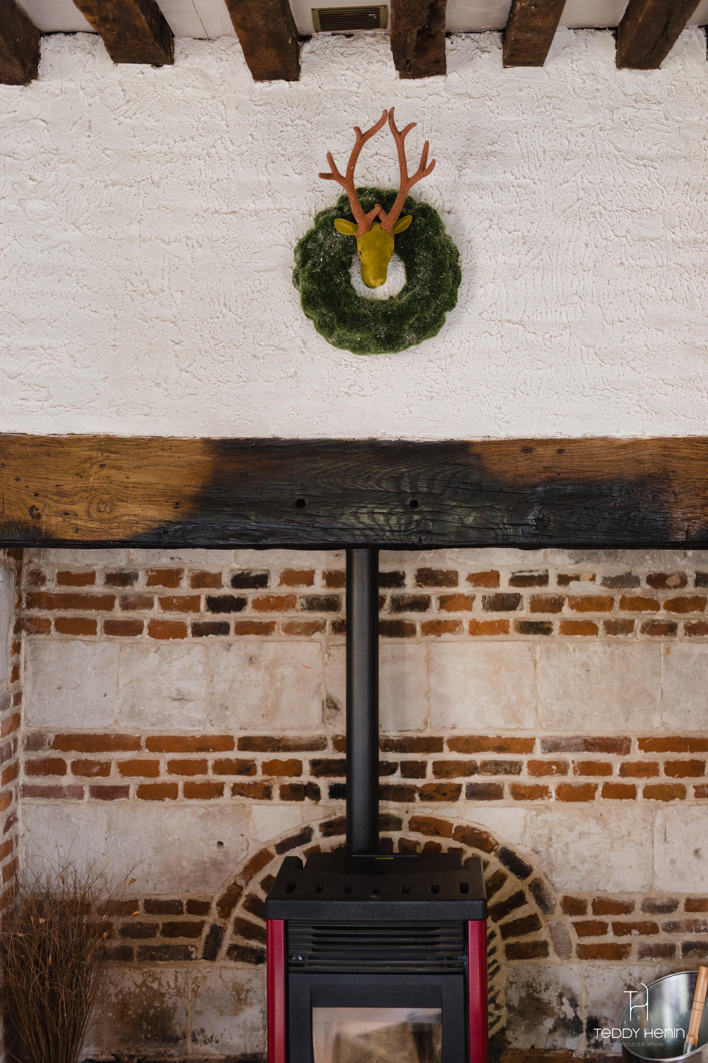 La Maisonnette de poupée avec cheminée — Maison insolite avec vue nature à Somme à Amiens — chambre