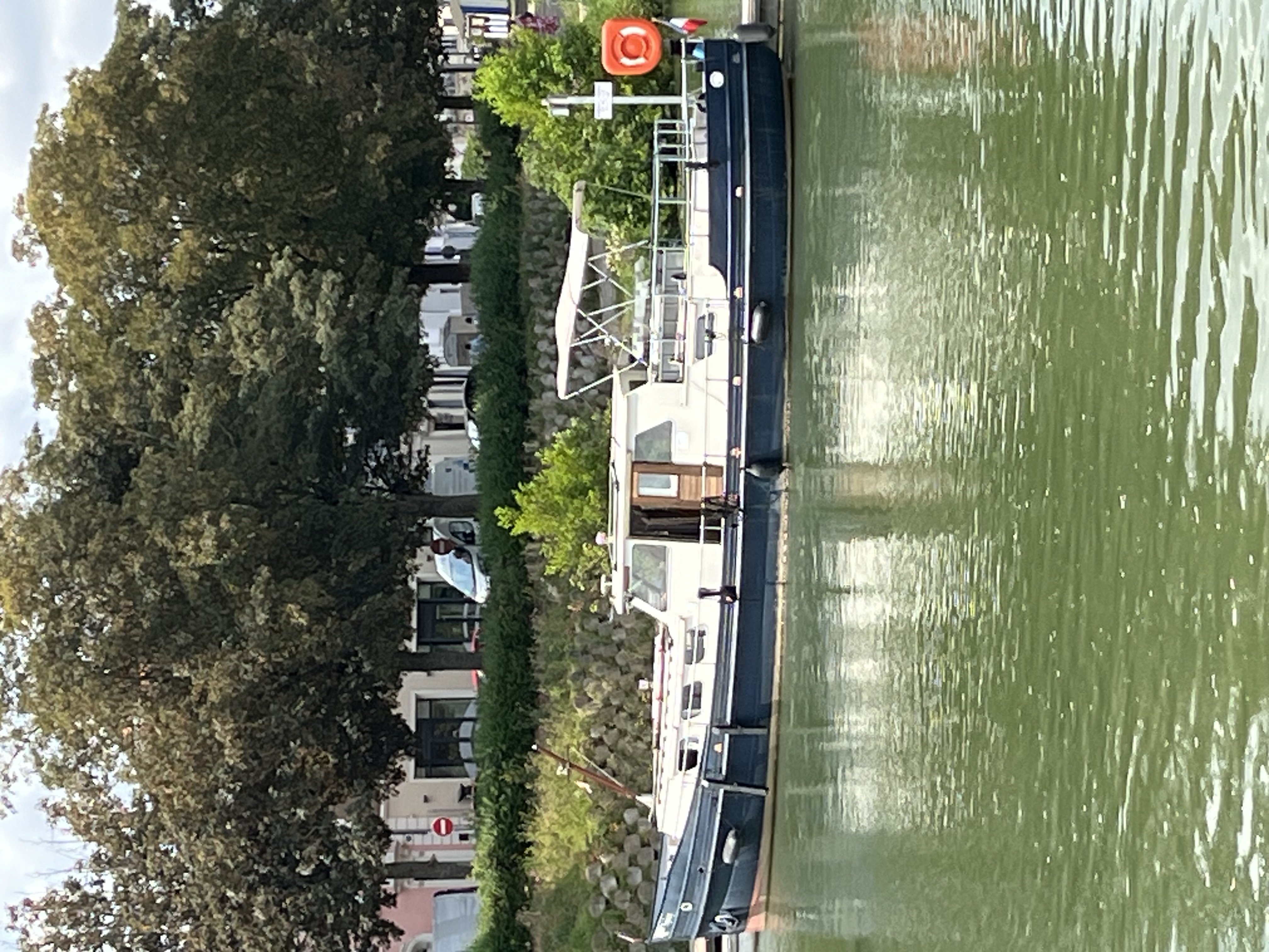 Bateau Spicy — Nuit atypique avec spa à Meaux en Seine-et-Marne à Meaux — espace de vie