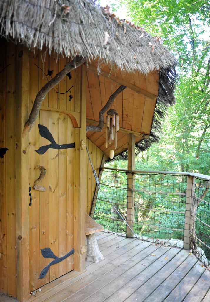 Cabane de la Canopée : une expérience suspendue dans les arbres à Magné — espace de vie