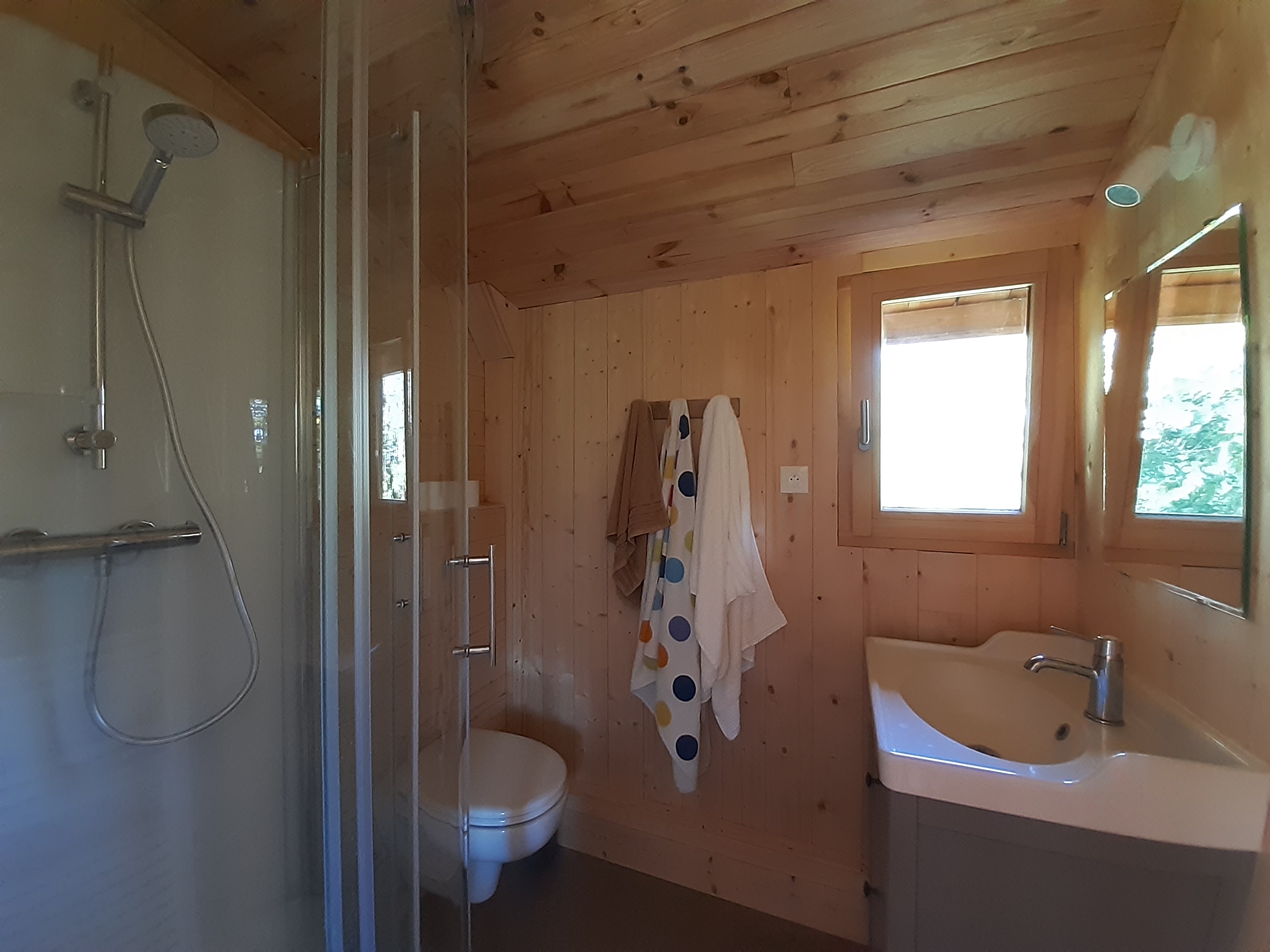 La cabane du platane — Cabane avec spa à Charnizay (Indre-et-Loire) à Charnizay — salle de bain