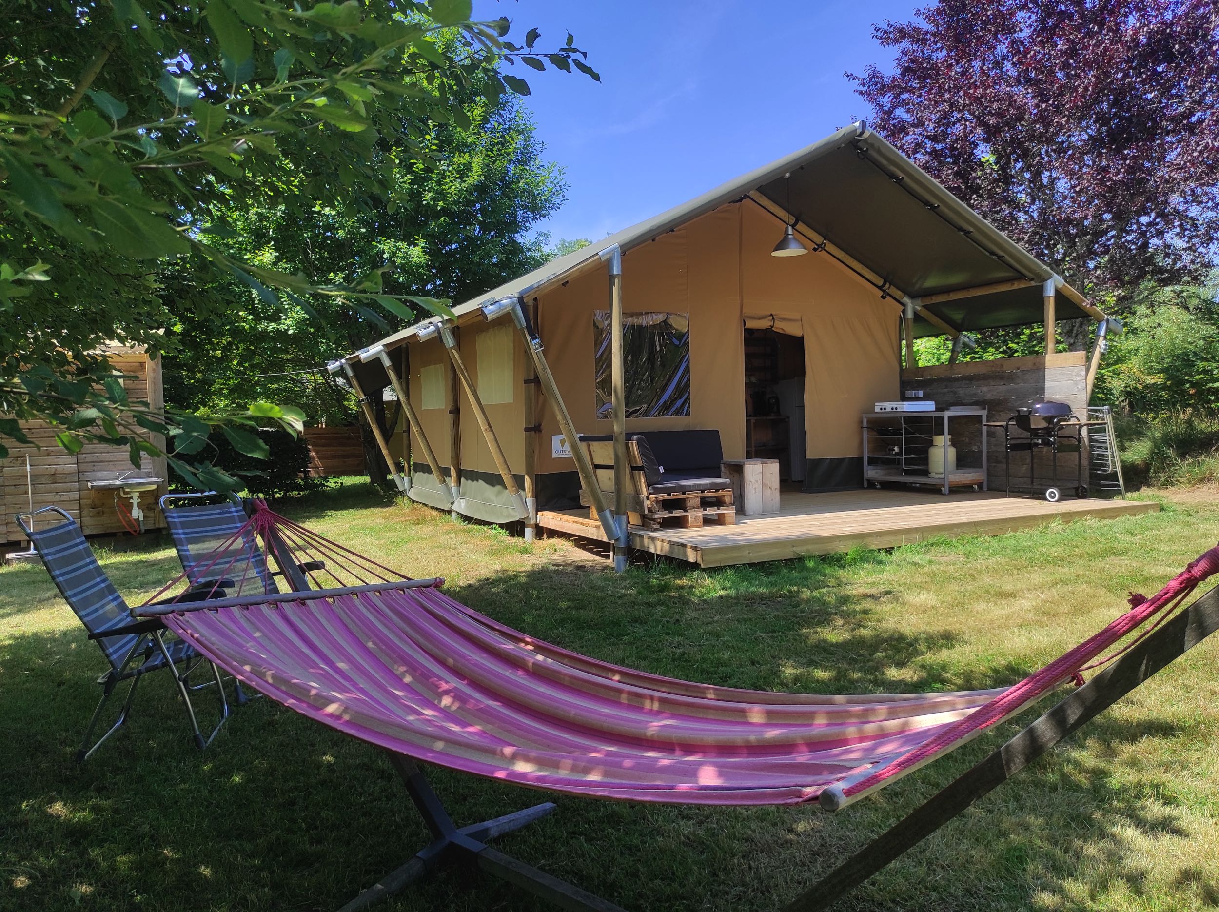 Safari lodge La Chabanne : une expérience immersive en pleine nature — Tente à Châtel-Montagne