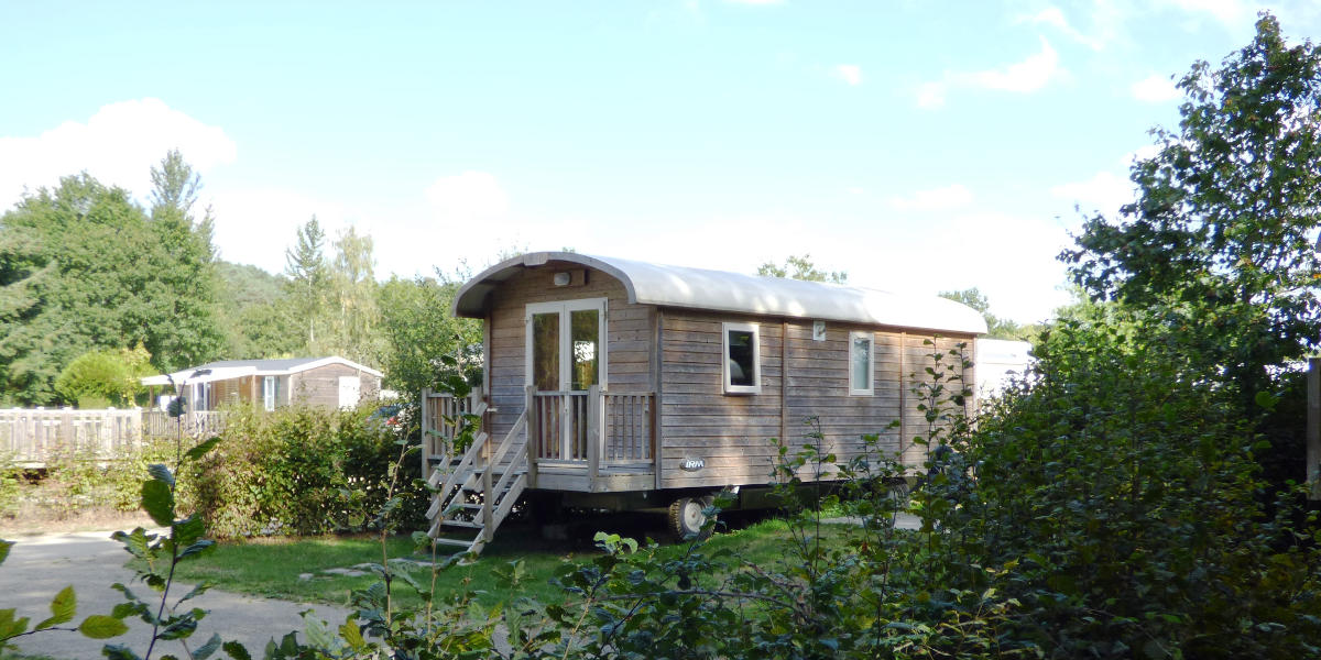 Roulotte 2 chambres — Séjour détente avec spa à La Forêt (Sarthe) à Saint-Calais — détail architectural