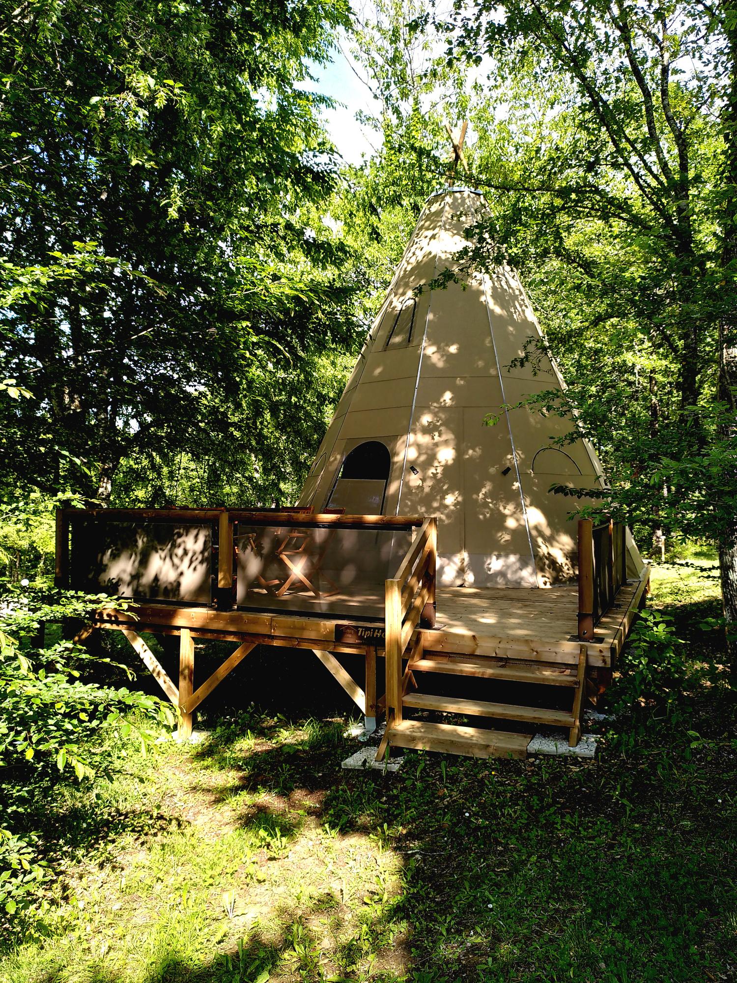 Tipi Nomade — Hébergement insolite avec spa à Lot