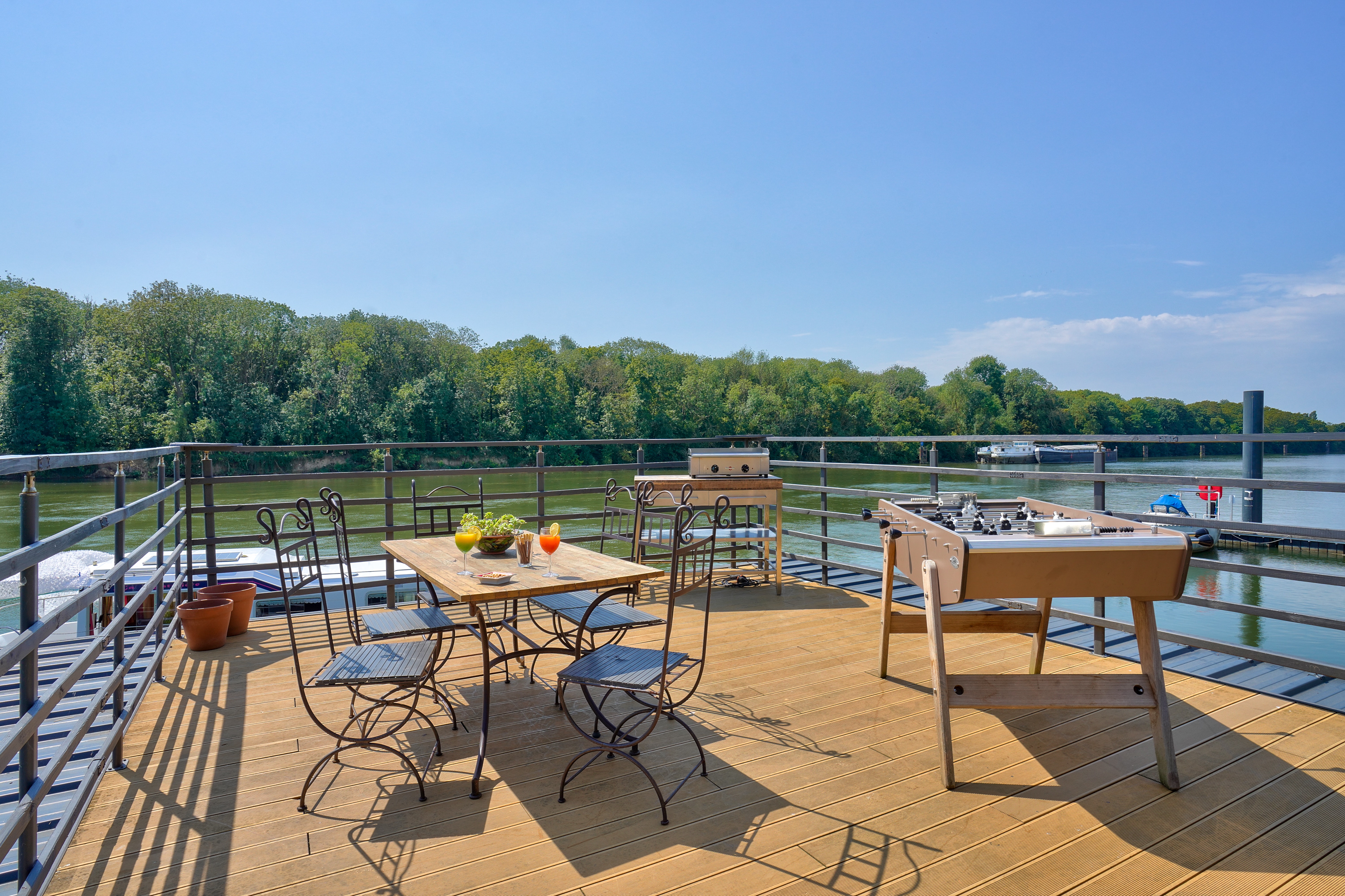 WeStay — Péniche avec vue sur la Seine à Yvelines à Meulan-en-Yvelines — cuisine
