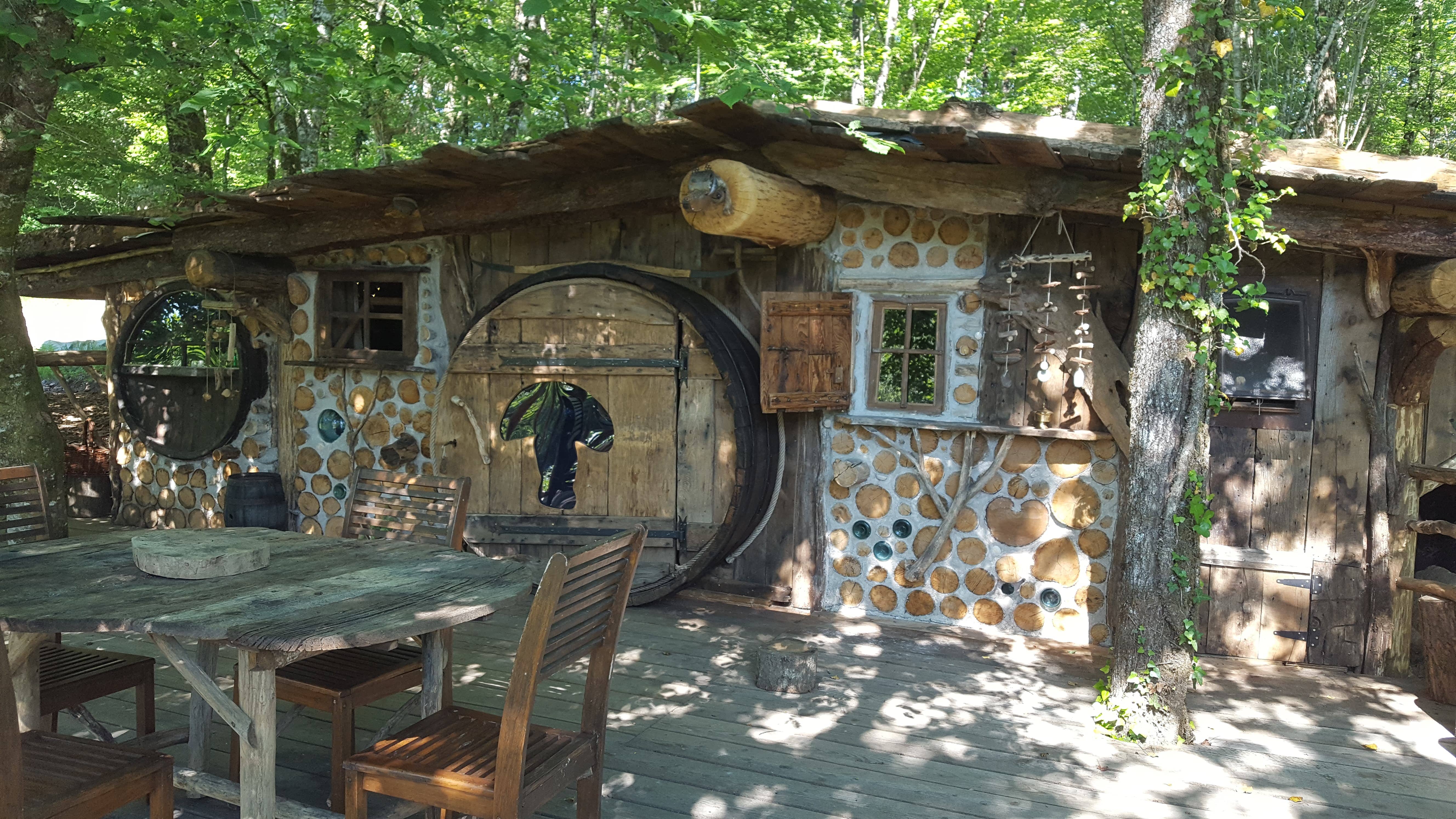 La cabane du Terrier — Maison de hobbit à 6m de hauteur en Corrèze