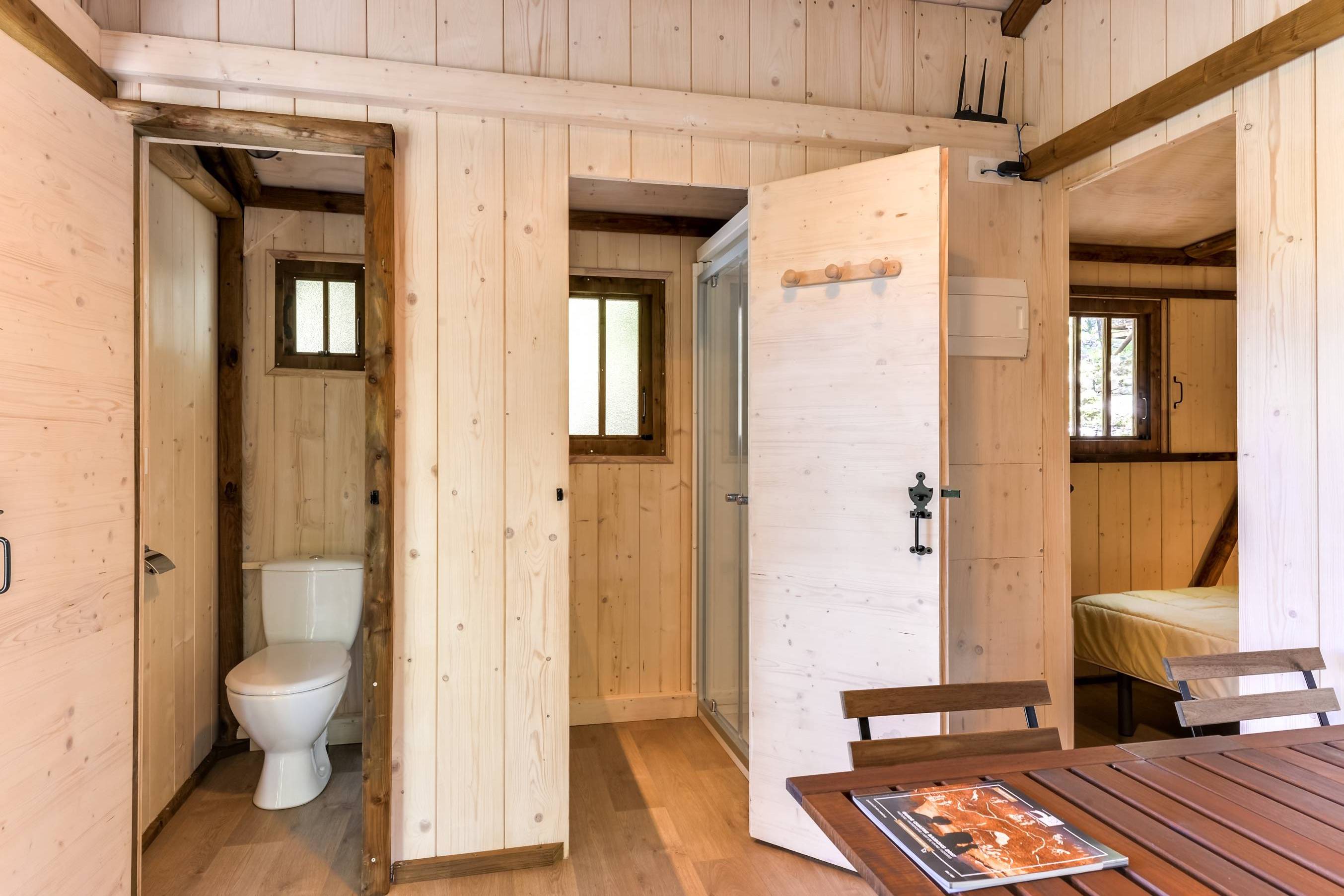 La Clairière : un écolodge enchanteur en Rhône-Alpes à Balazuc — détail architectural