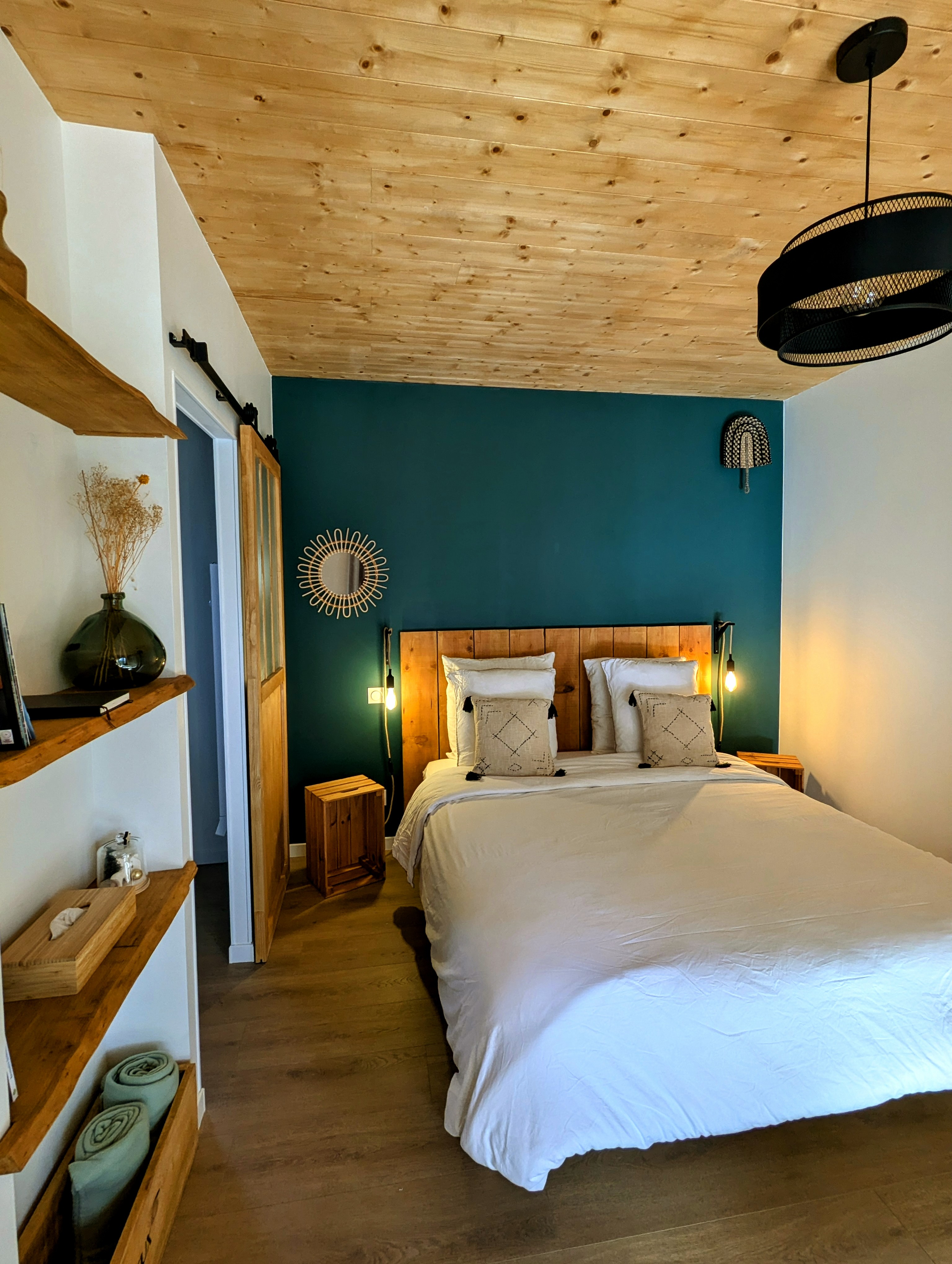 Le Quercus : une cabane avec spa au cœur des Midi-Pyrénées à Mercues — espace de vie