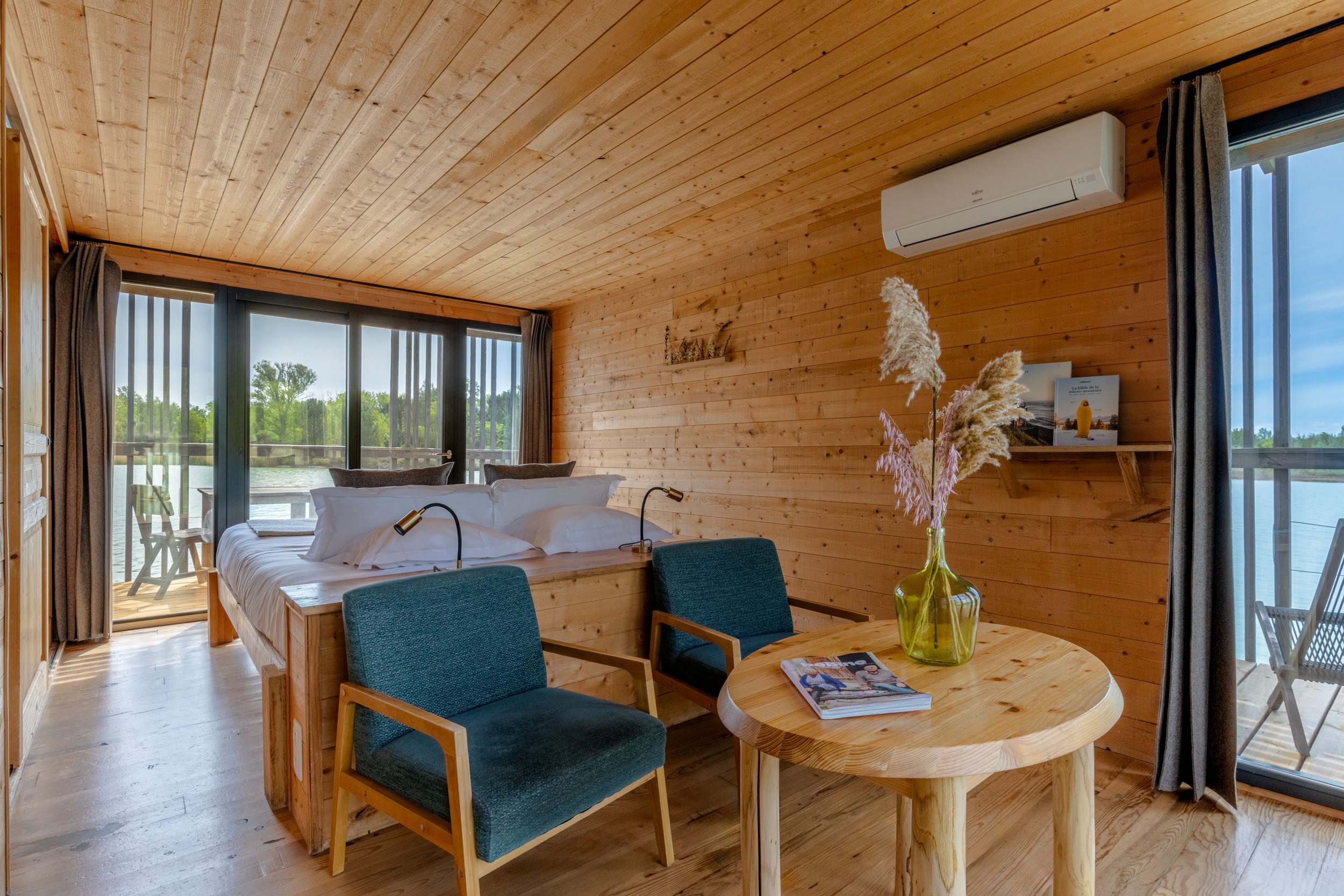 Cabane Spa Bora Bora : une évasion sur l'eau en Provence à Sorgues — chambre