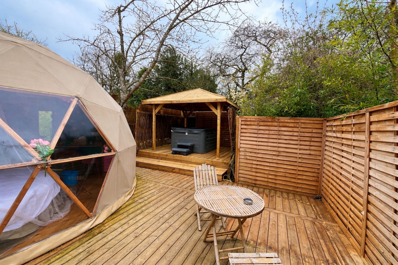 Dôme Fiore avec jacuzzi — Nuit romantique à 2 en Seine-et-Marne à Serris — espace de vie