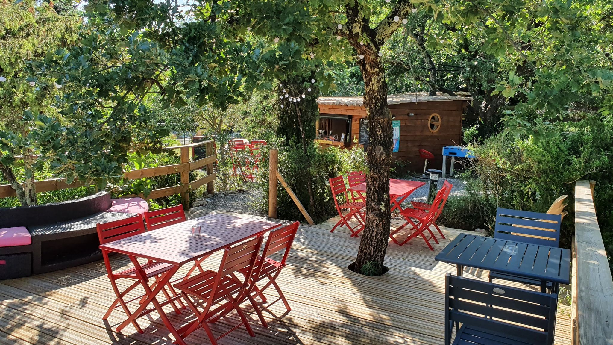 Roulotte gîte Nuit d'Amour & SPA : une évasion romantique à Vogüé — détail architectural
