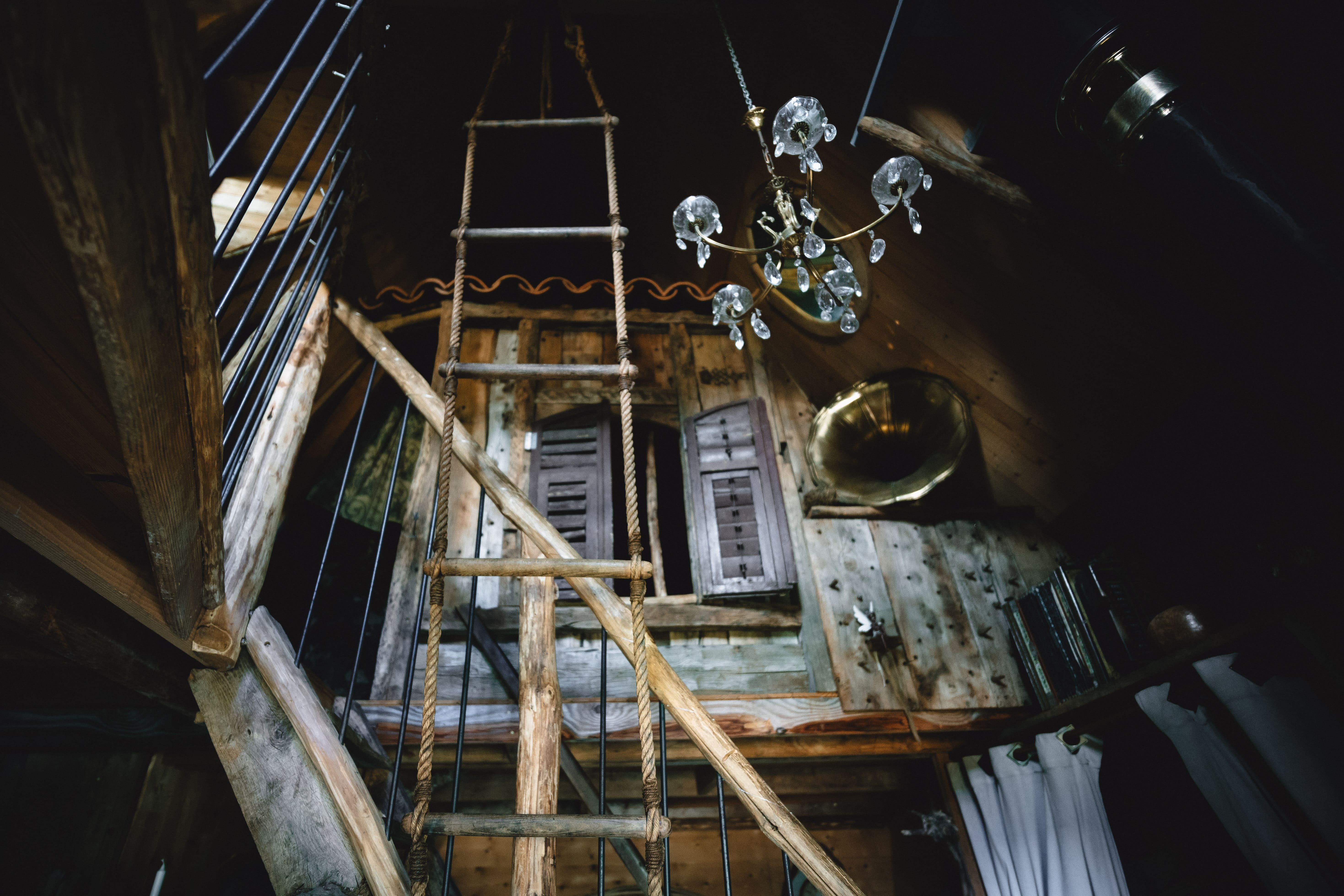 La cabane du Soleil — Cabane dans les arbres à 6m de hauteur en Corrèze à Brive-la-Gaillarde — salle de bain
