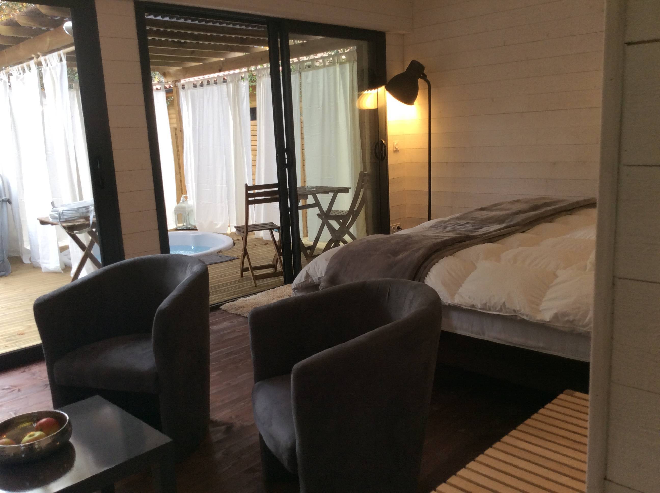 Cabane Jack & Spa : une évasion romantique en Aquitaine à Audenge — chambre