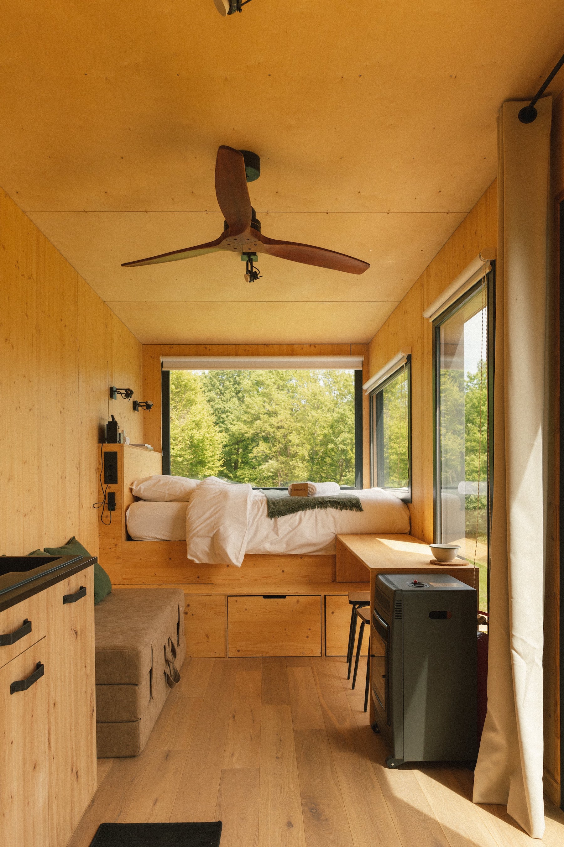 Une escapade enchantée dans une Tiny House au cœur du Perche normand à Bretoncelles — vue intérieure