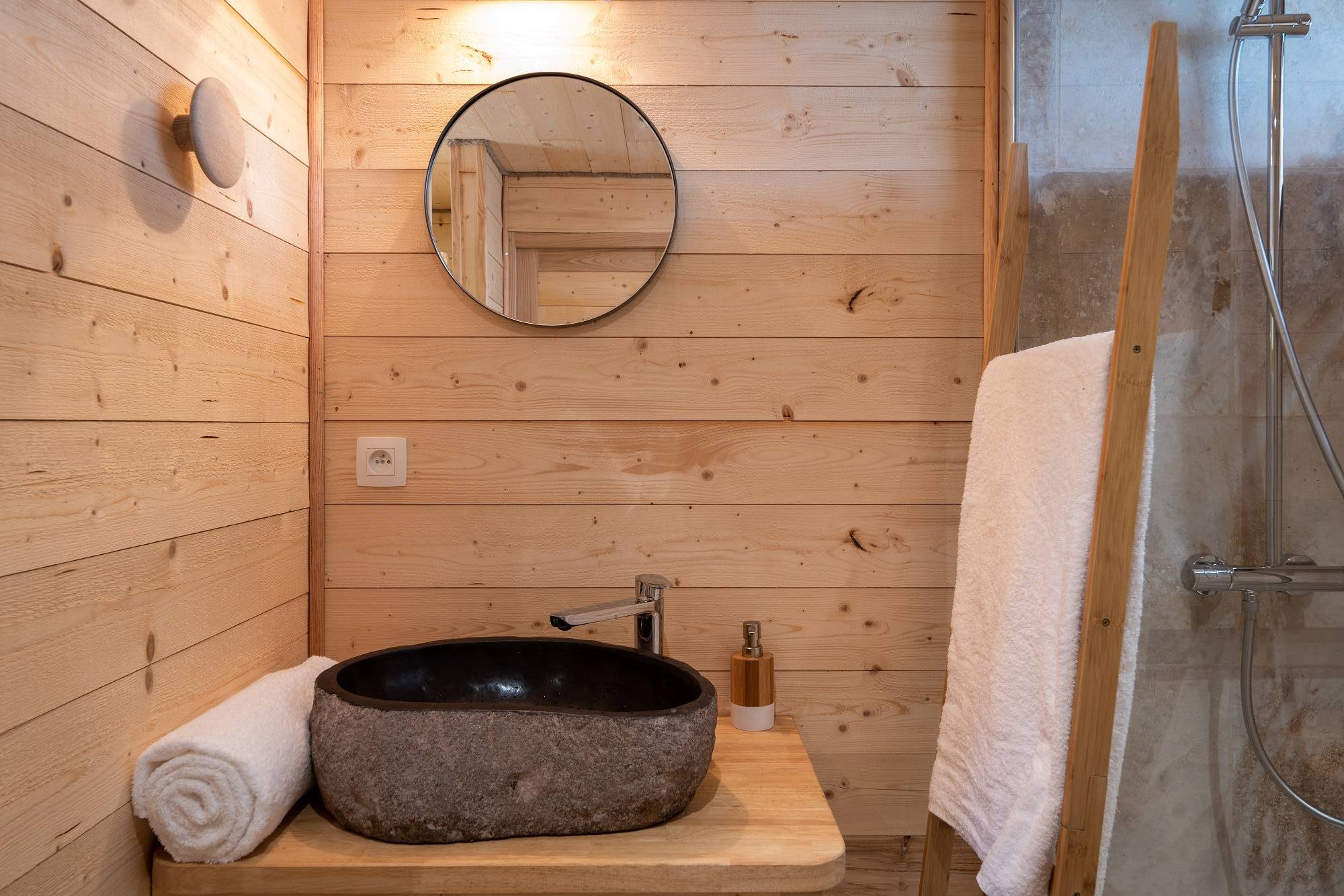 Cabane Spa Inspiration : une évasion sur pilotis en Provence à Sorgues — cuisine