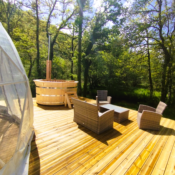Dôme avec vue sur la rivière et spa en Bretagne à Huelgoat — salle de bain