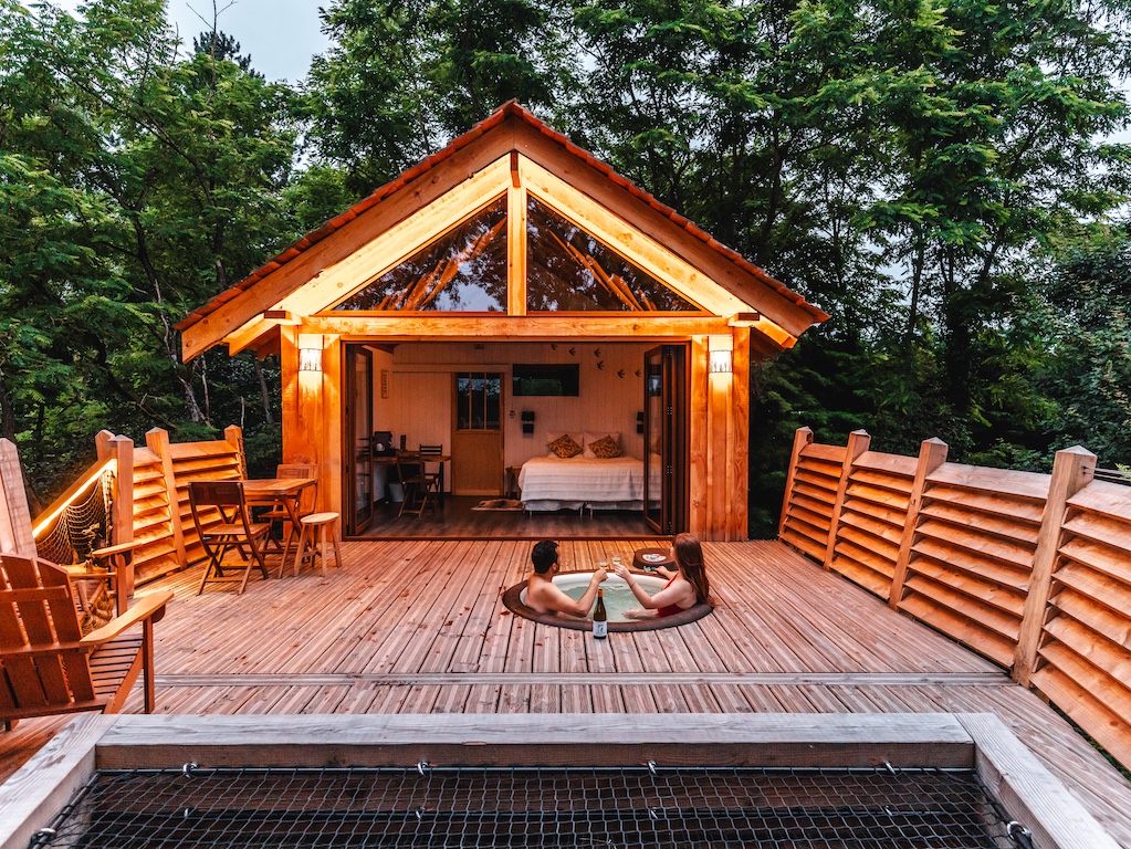 Cabane Spa Céleste : une immersion dans les arbres en Picardie à Rosoy-En-Multien — cuisine