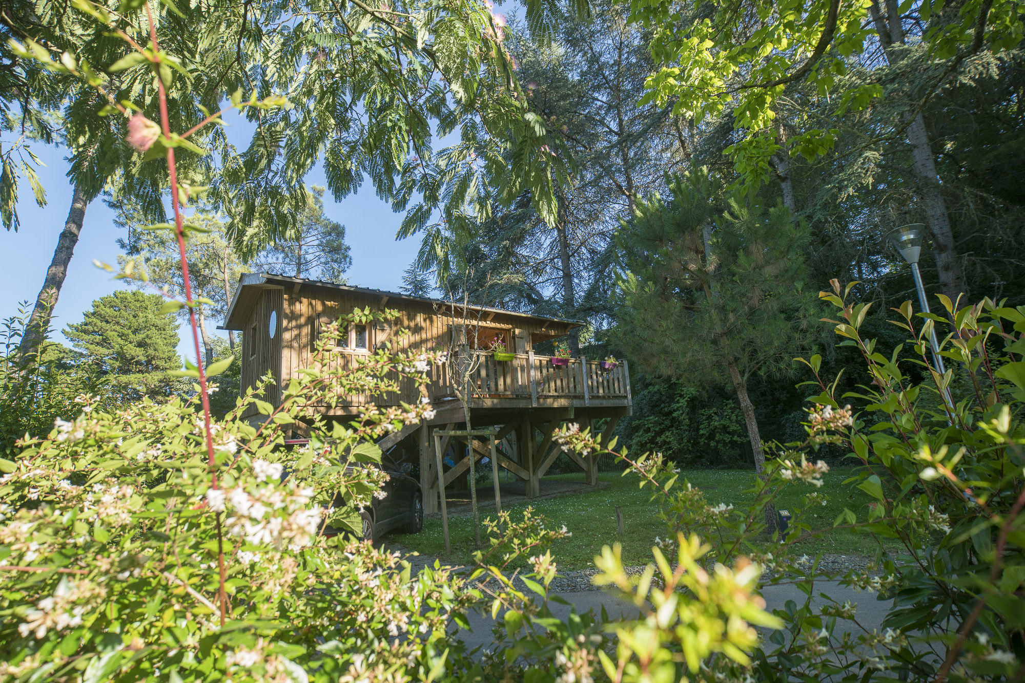 La Cabane du Voyage — Cabane sur pilotis avec spa à Nantes