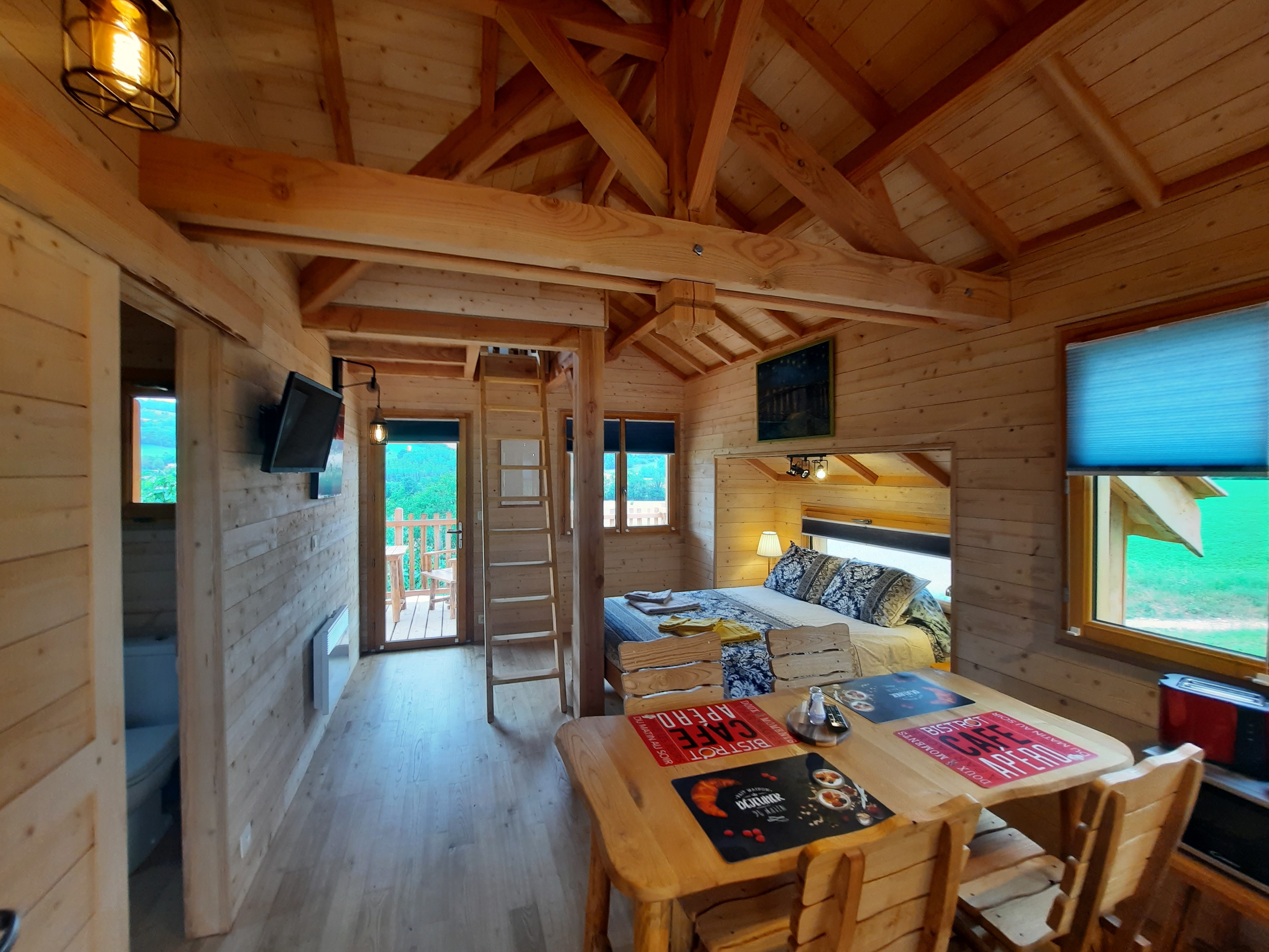 Cabane Prague — Nuit perchée avec spa à Vercors en Drôme à Saint-Jean-En-Royans — détail architectural