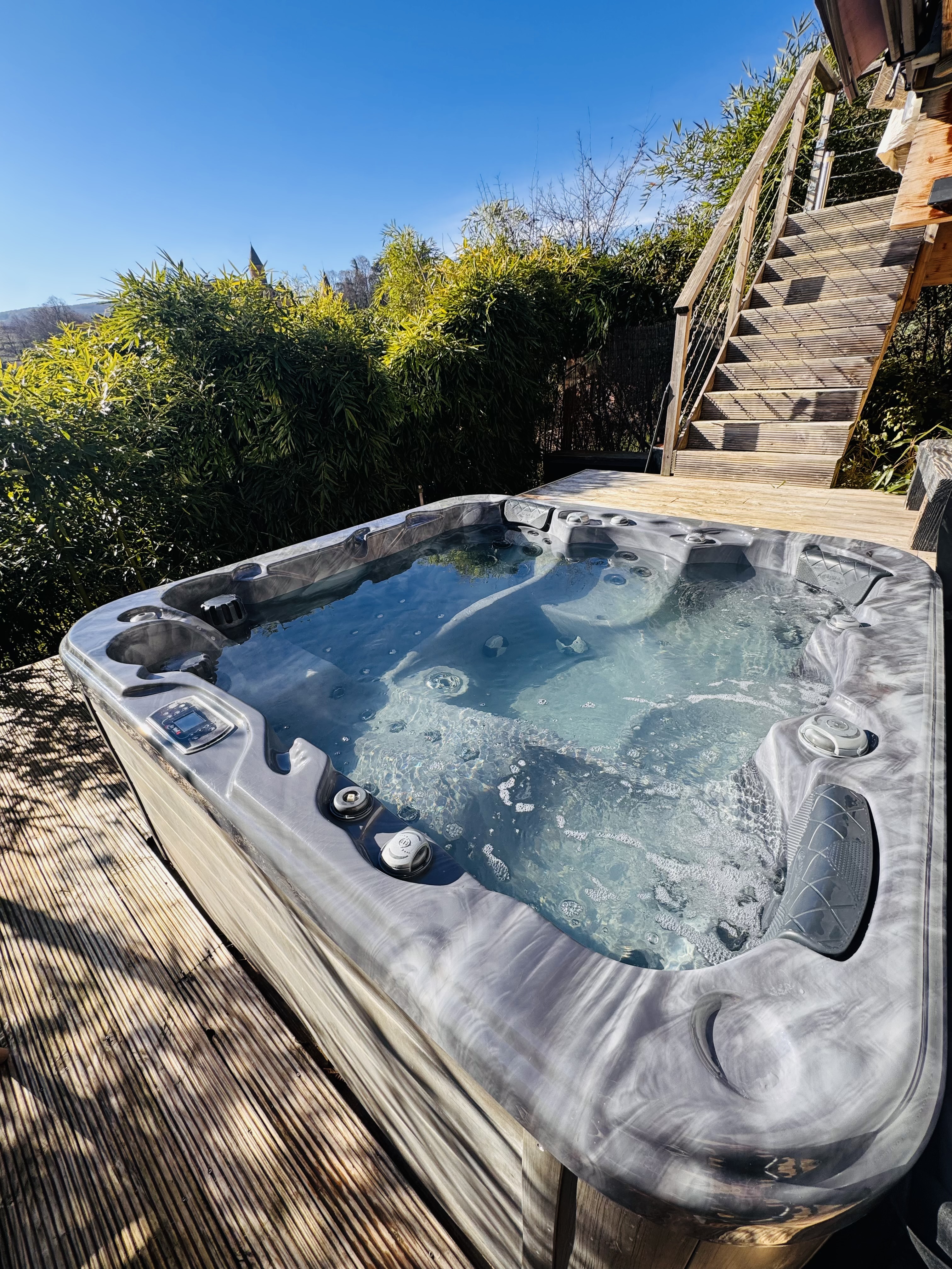 L’Abri du Château — Détente avec spa à Jarnioux (Rhône) à Porte des Pierres Dorées — détail architectural