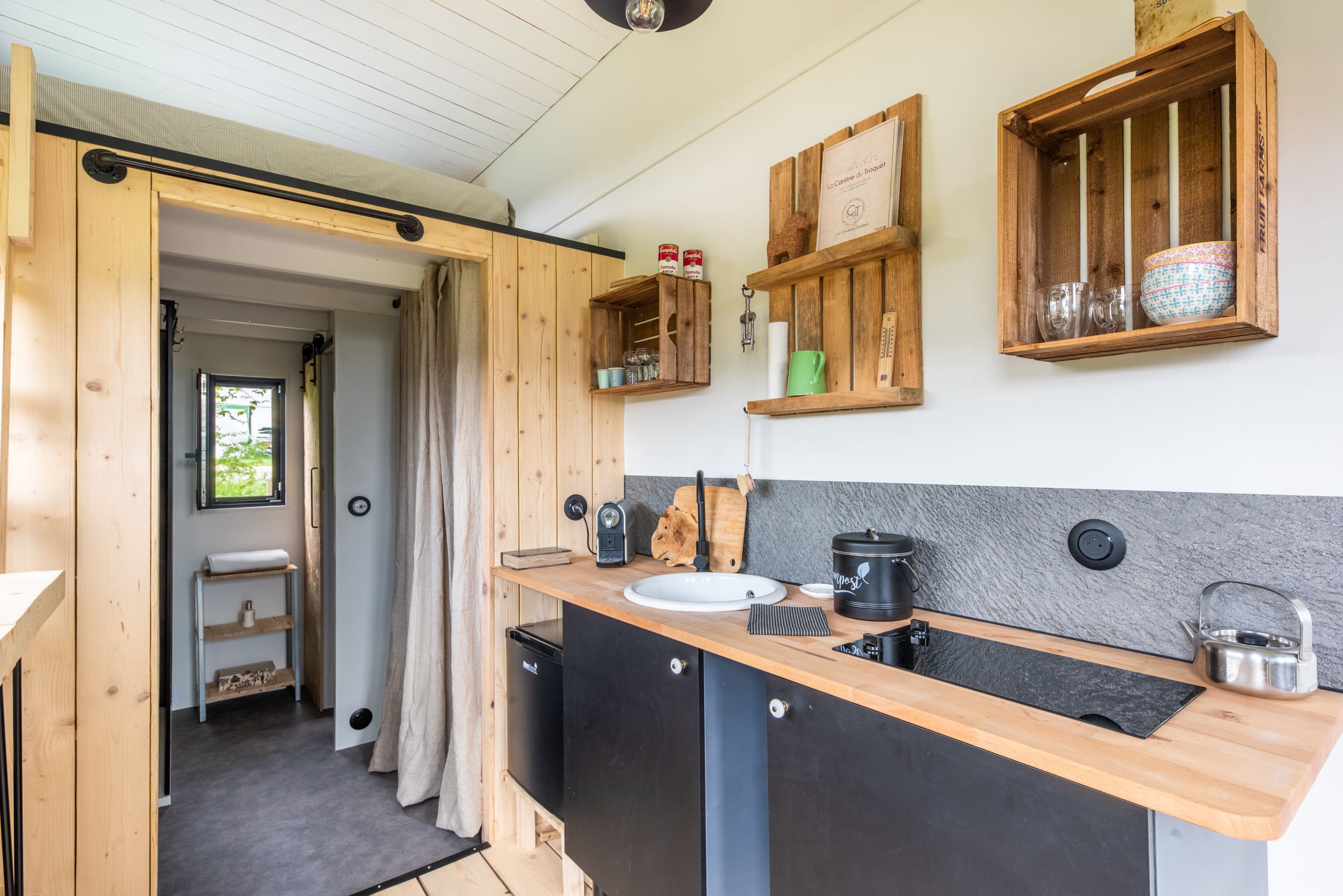 Tiny House Le Paddock — Évasion nature avec spa à Chambly (Oise) à Chambly — détail architectural