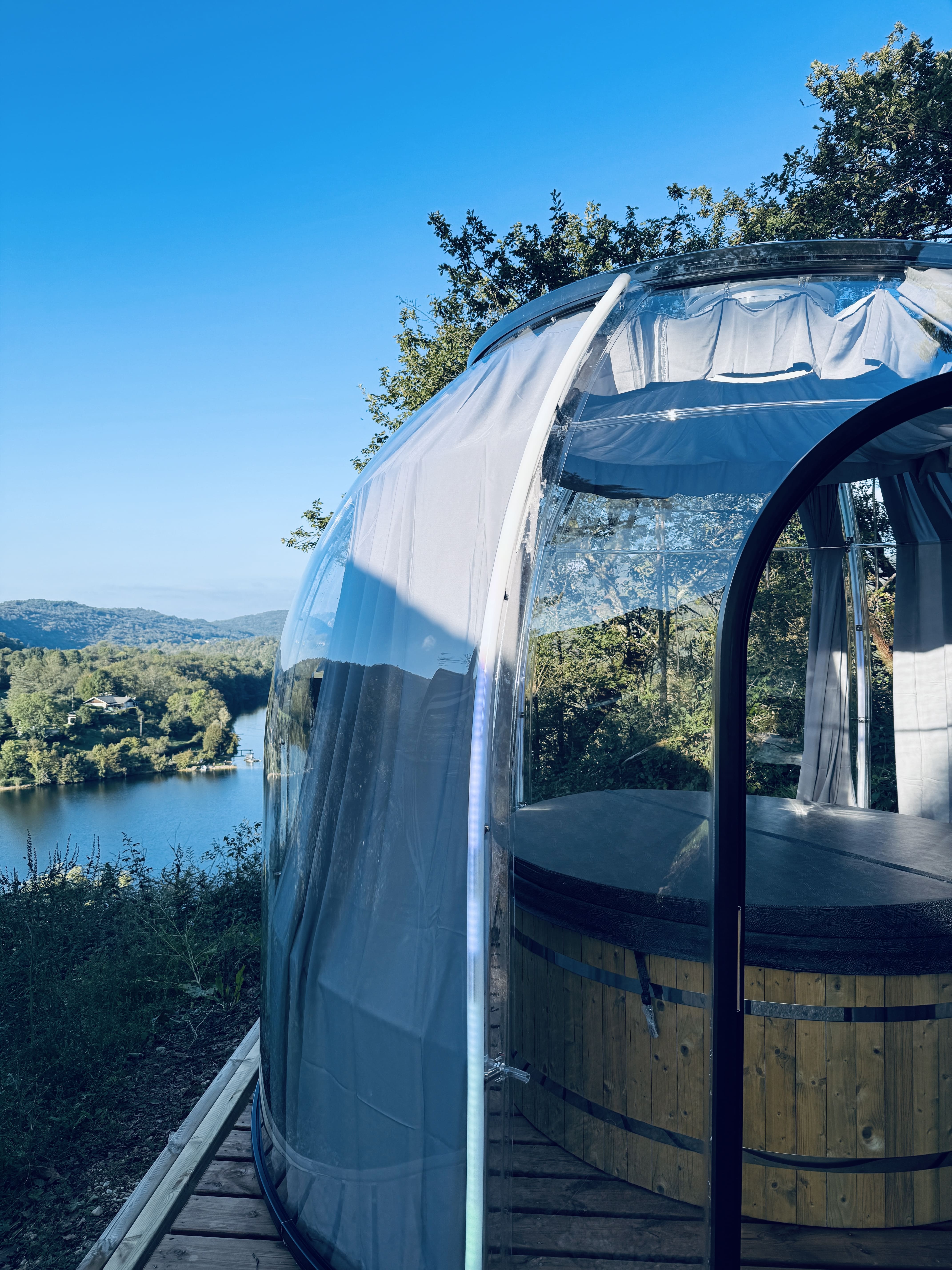 Lodge du Bétet — Cabane sur pilotis avec spa à Ain à Serrières-Sur-Ain — espace de vie