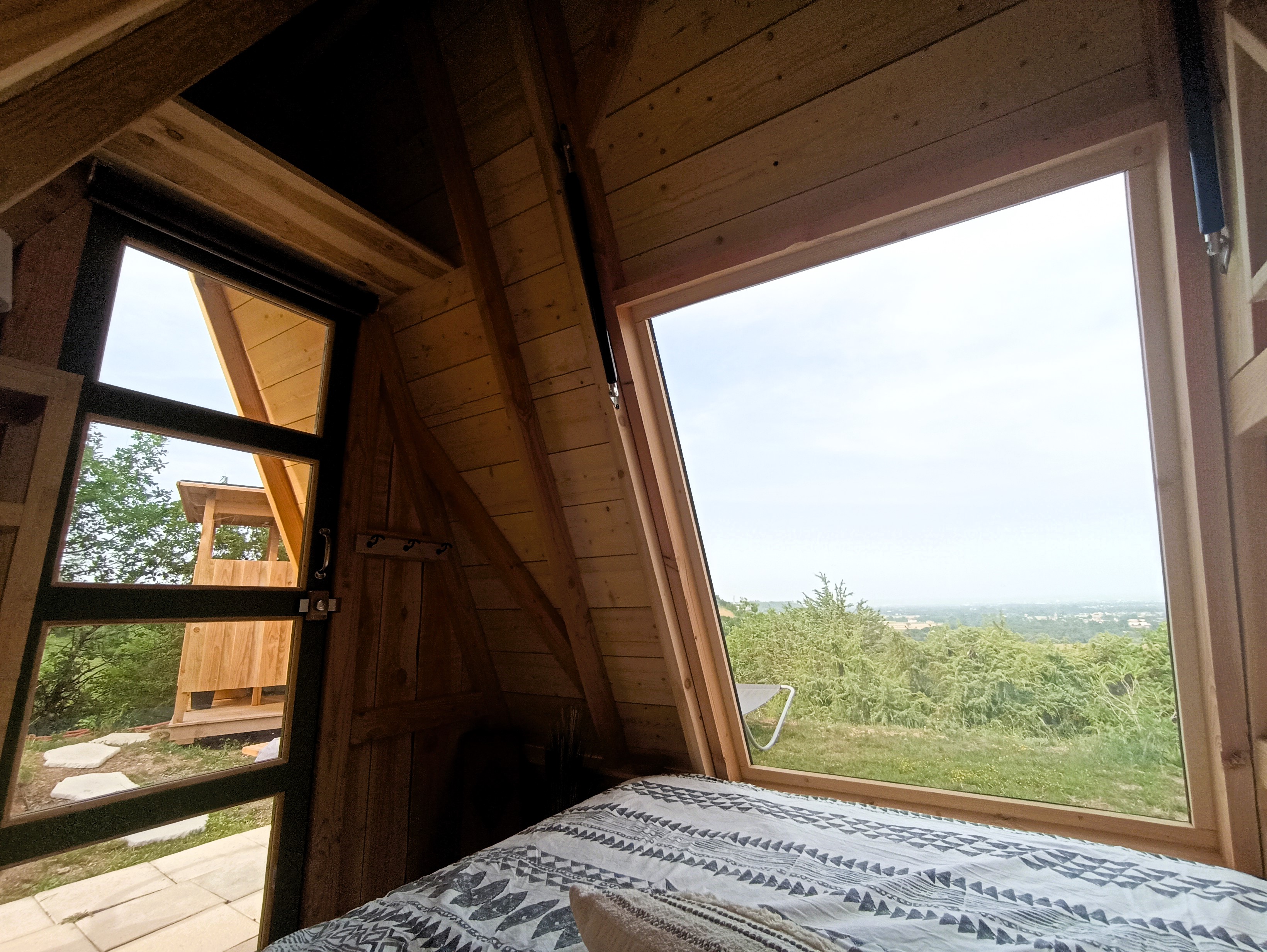 Cabane Estelas : une évasion au cœur des Midi-Pyrénées à Castelnau De Levis — environnement naturel