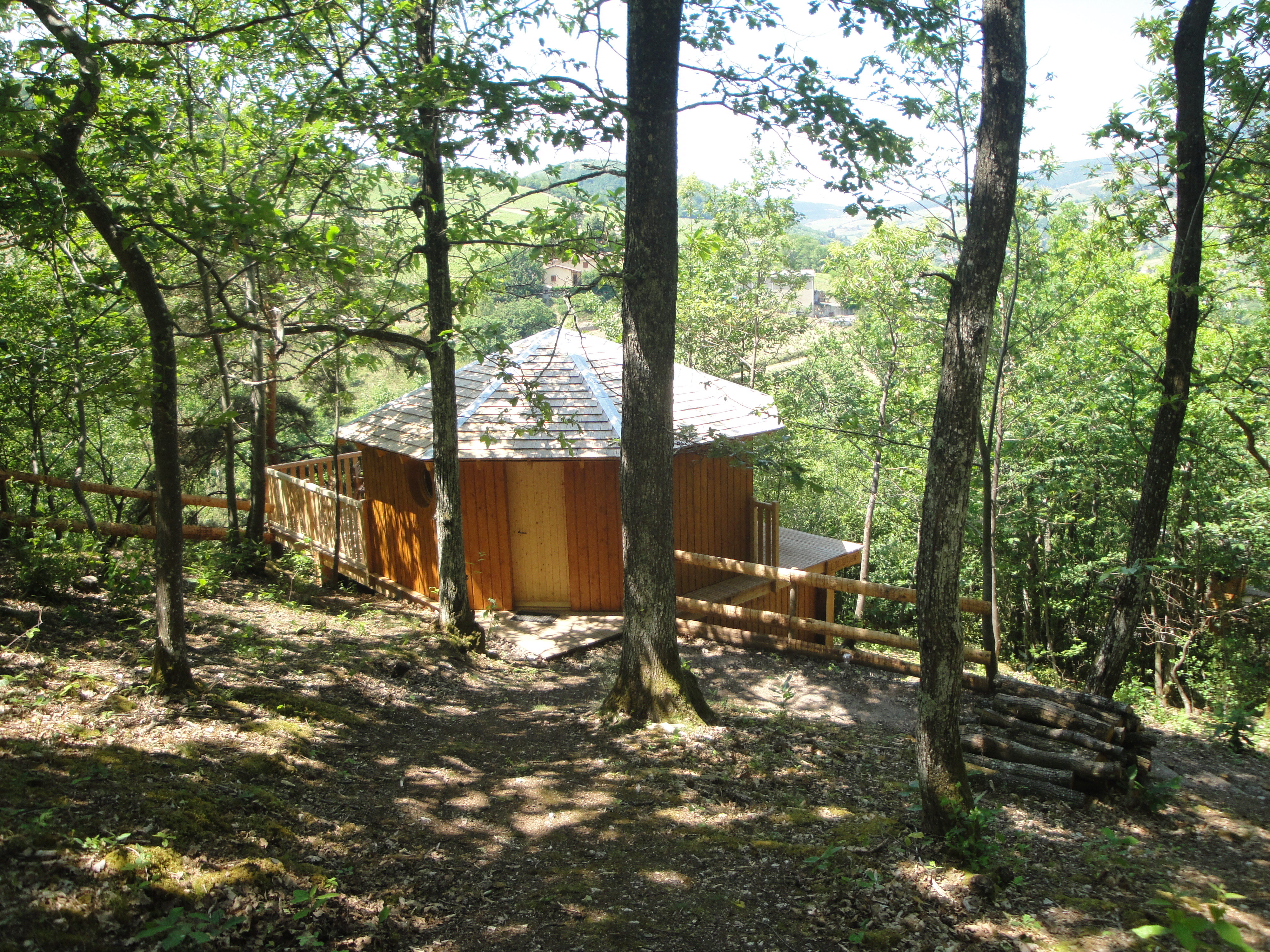 L’Octo’gone’ : une cabane sur pilotis au cœur des Rhône-Alpes à Quincié En Beaujolais — chambre