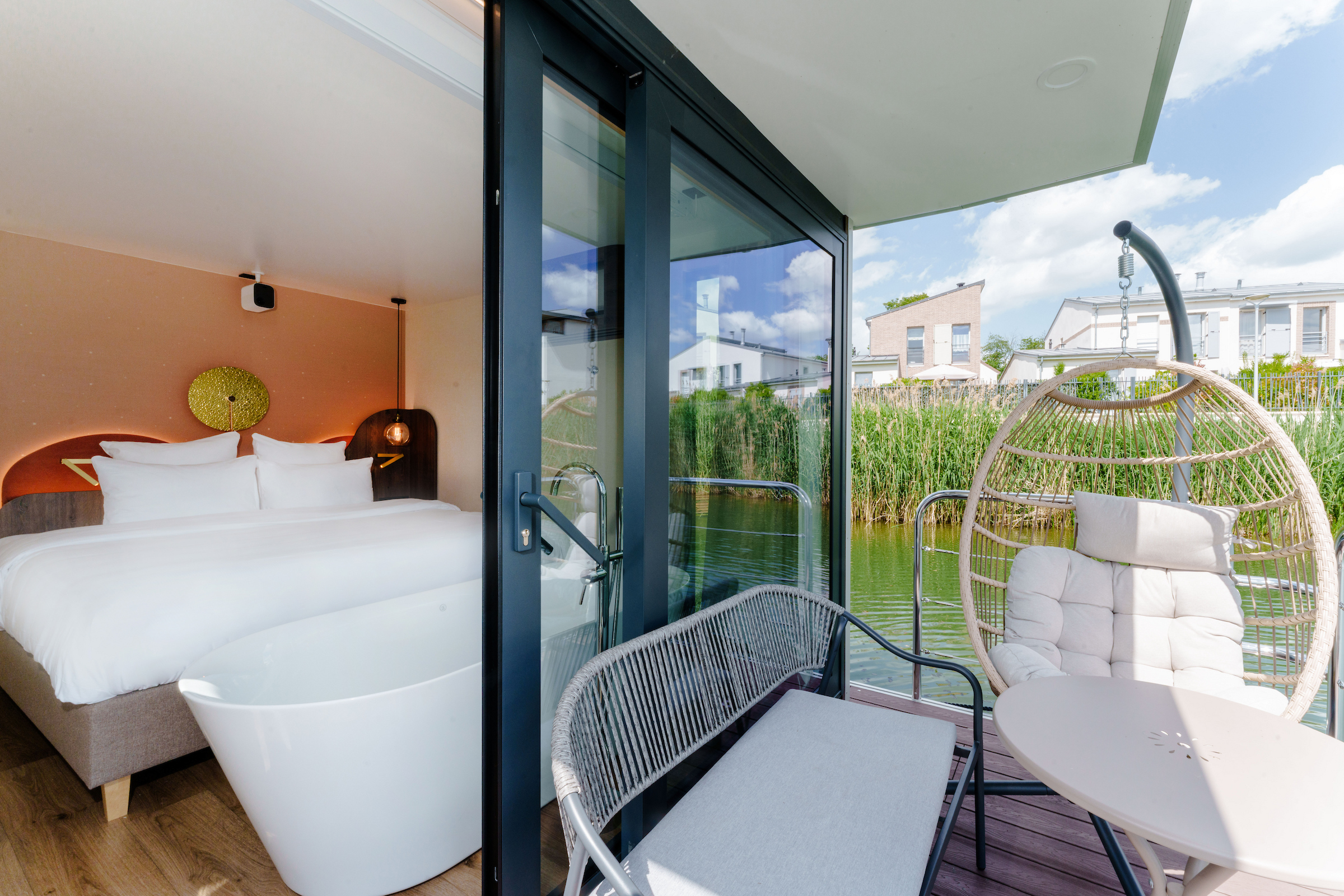 Évasion en suite flottante avec spa privatif à L'Isle-Adam