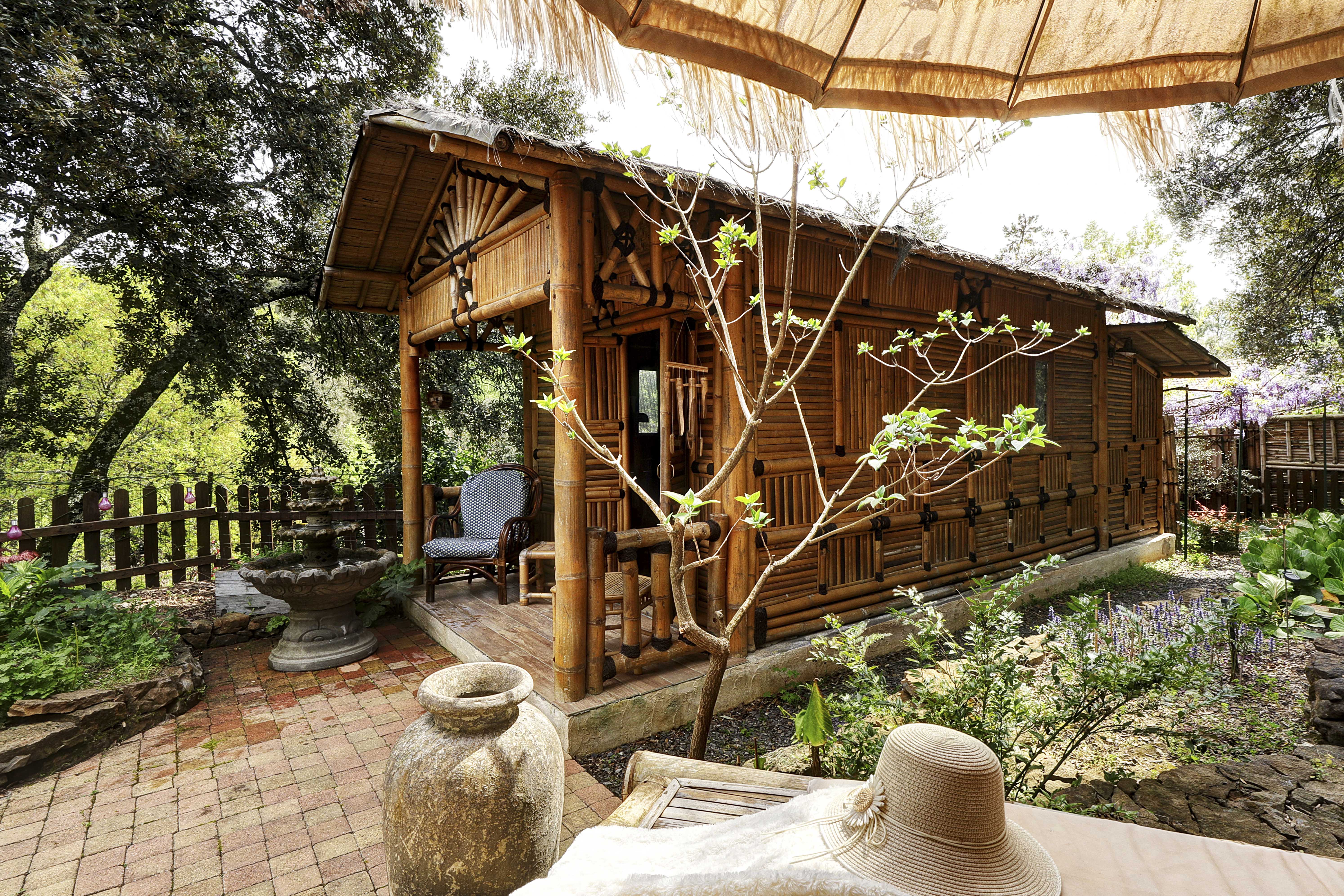 Insolite Suite Bali — Cabane avec spa privatif à Valaurie (Gard) à Saint-Nazaire — espace de vie