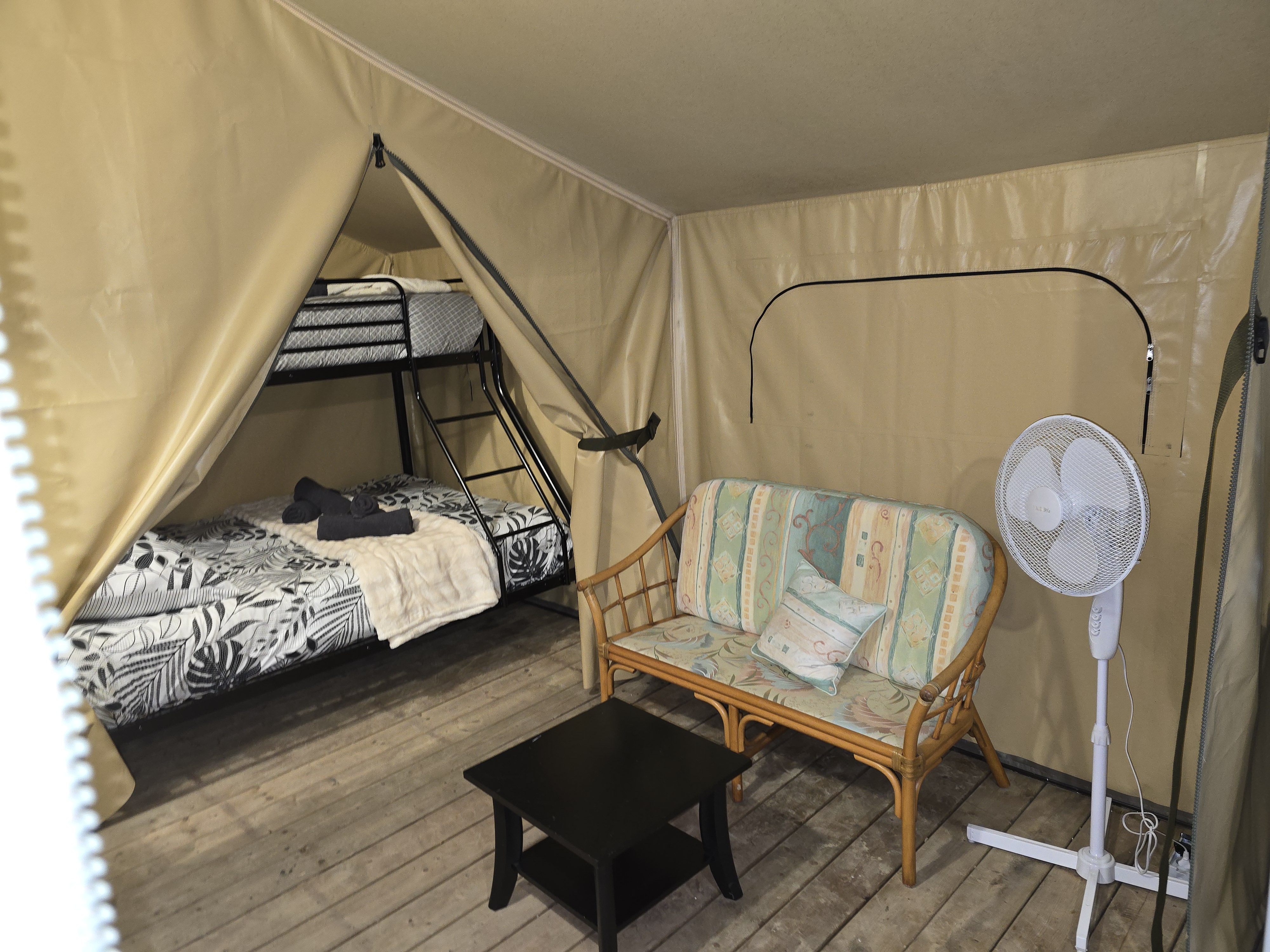 Tente Lodge Safari : une immersion au cœur de la nature normande à Souleuvre En Bocage — environnement naturel