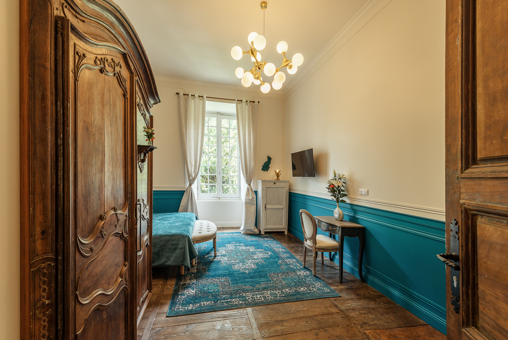 Chambre deluxe Ania au Manoir de Laroque Delprat : une expérience immersive en Midi-Pyrénées à Autoire — vue intérieure