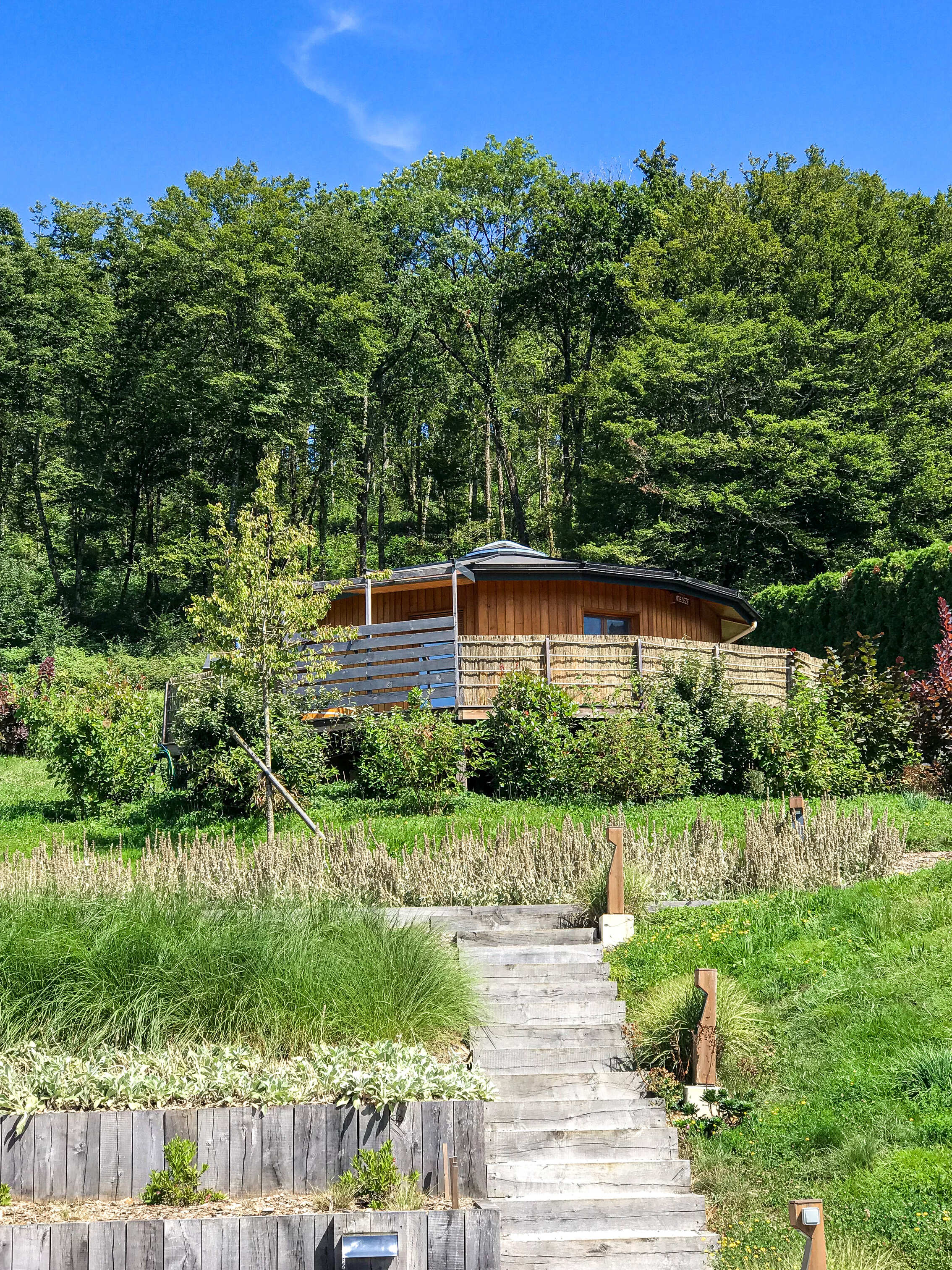 Cabane Mélèze & Spa — Cabane sur pilotis avec bain nordique à Jura