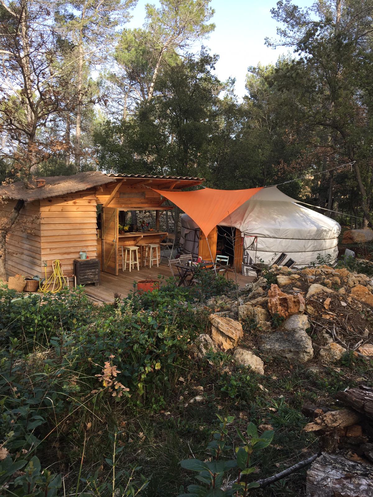 Séjournez dans une yourte en Provence avec piscine à Besse Sur Issole — détail architectural