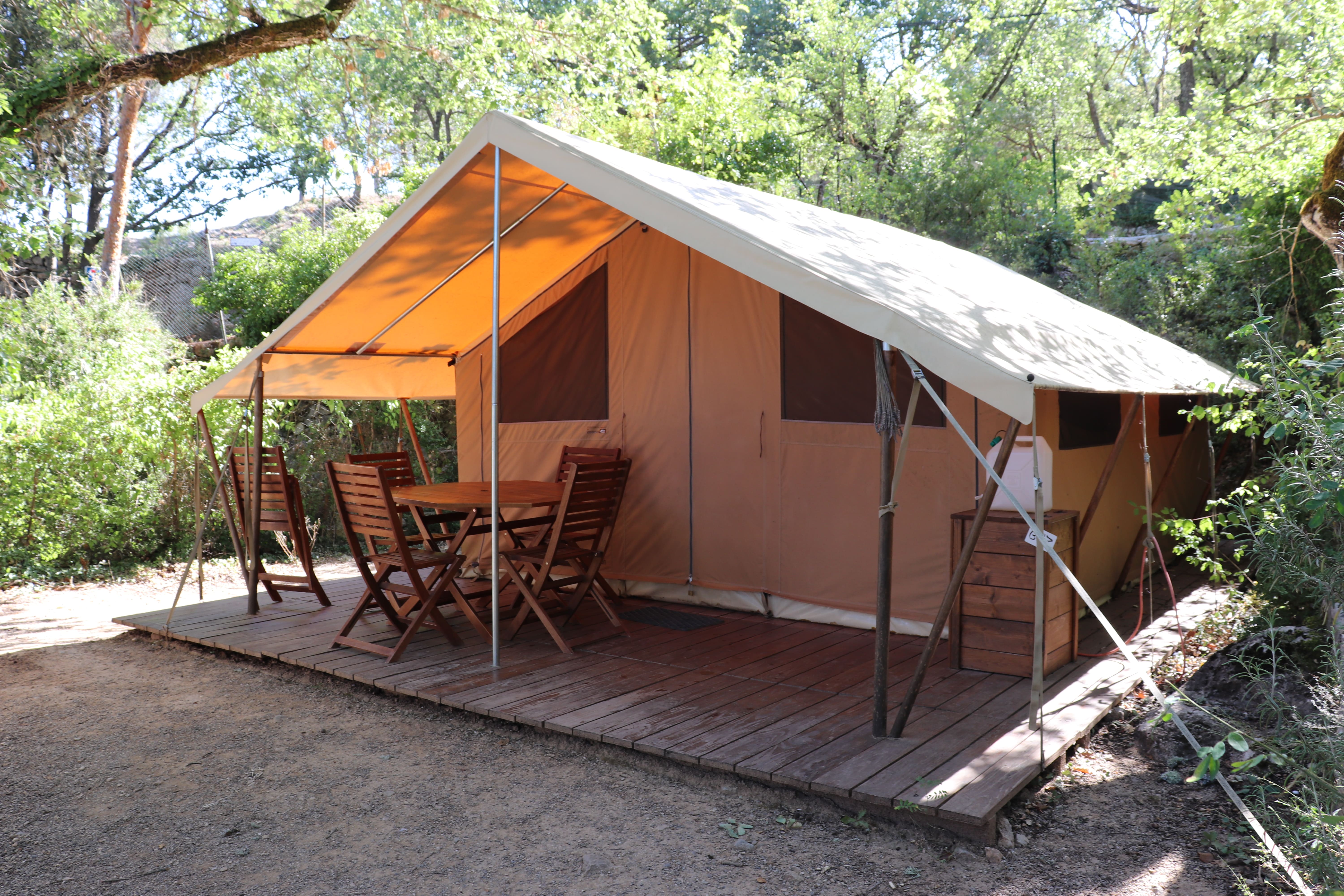 Tente Lodge Cabanon Safari : un glamping enchanteur en Provence — Tente à Esparron De Verdon