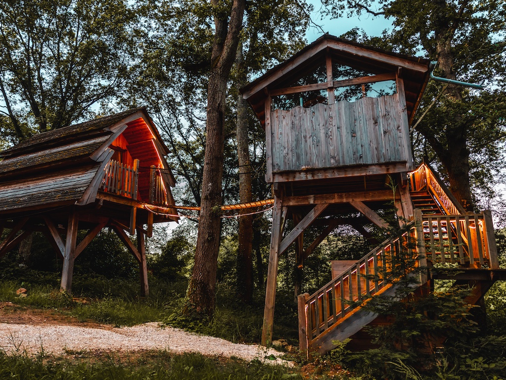 Cabane Spa Enchantée : une immersion dans les arbres en Picardie à Rosoy-En-Multien — chambre