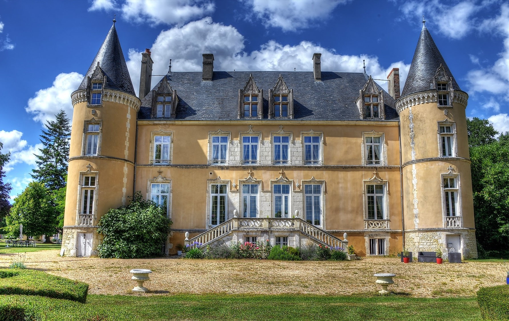 Suite Florentin : une immersion thématique en Basse-Normandie à St Denis Sur Huisne — vue intérieure