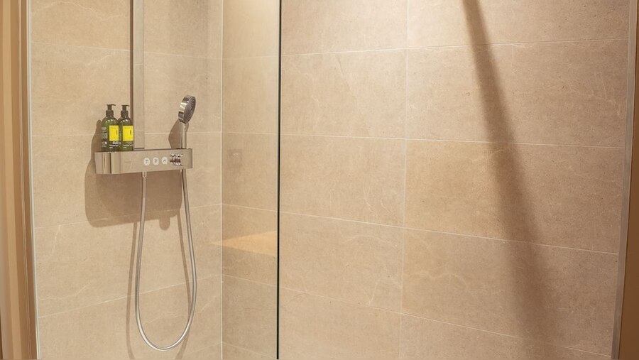 Suite Prestige Terrasse — Château avec sauna & bain nordique à Indre-et-Loire à Tours — détail architectural