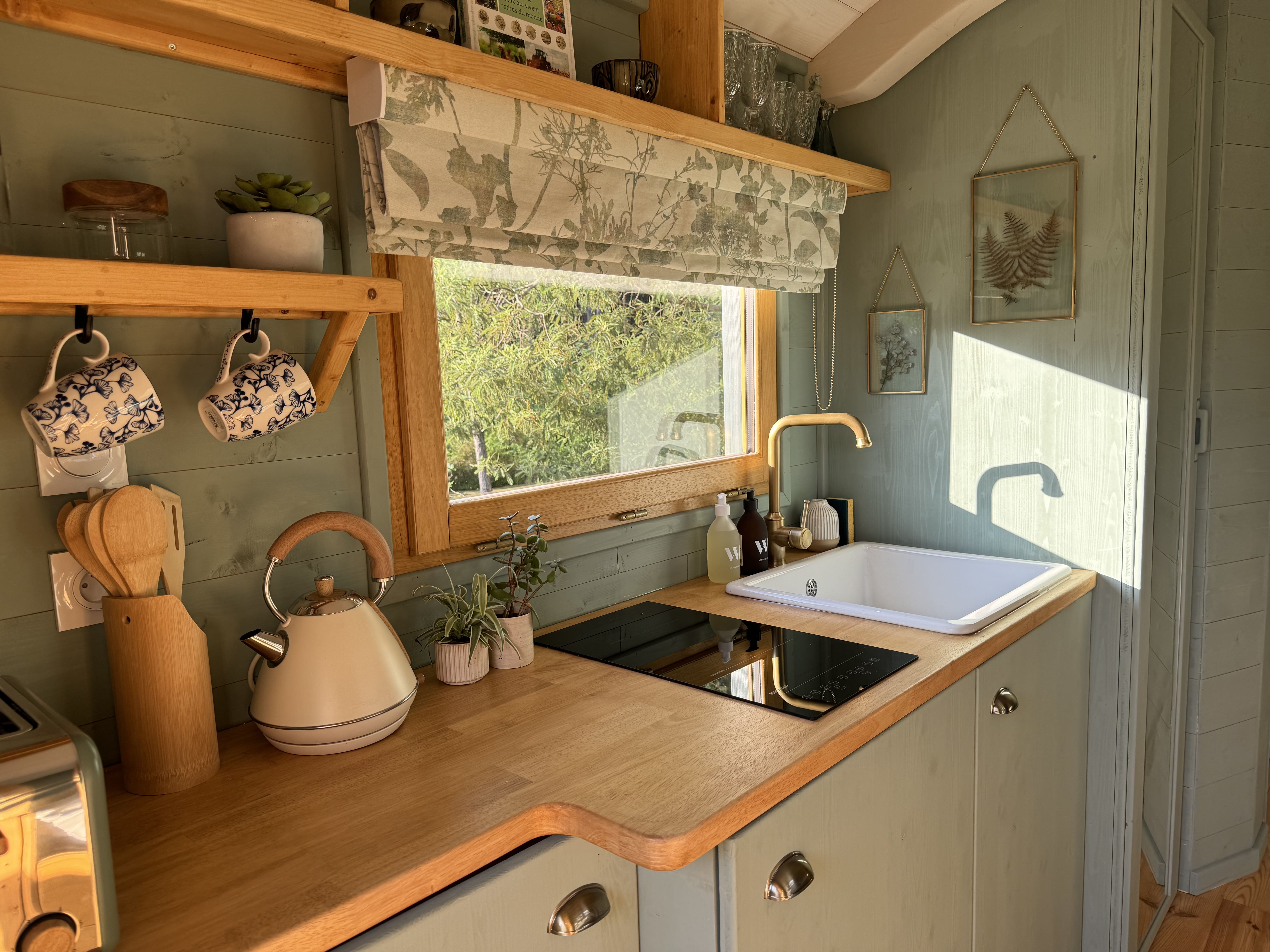 La Roulotte Findhorn : une escapade insolite en Aquitaine à Onesse-Laharie — environnement naturel