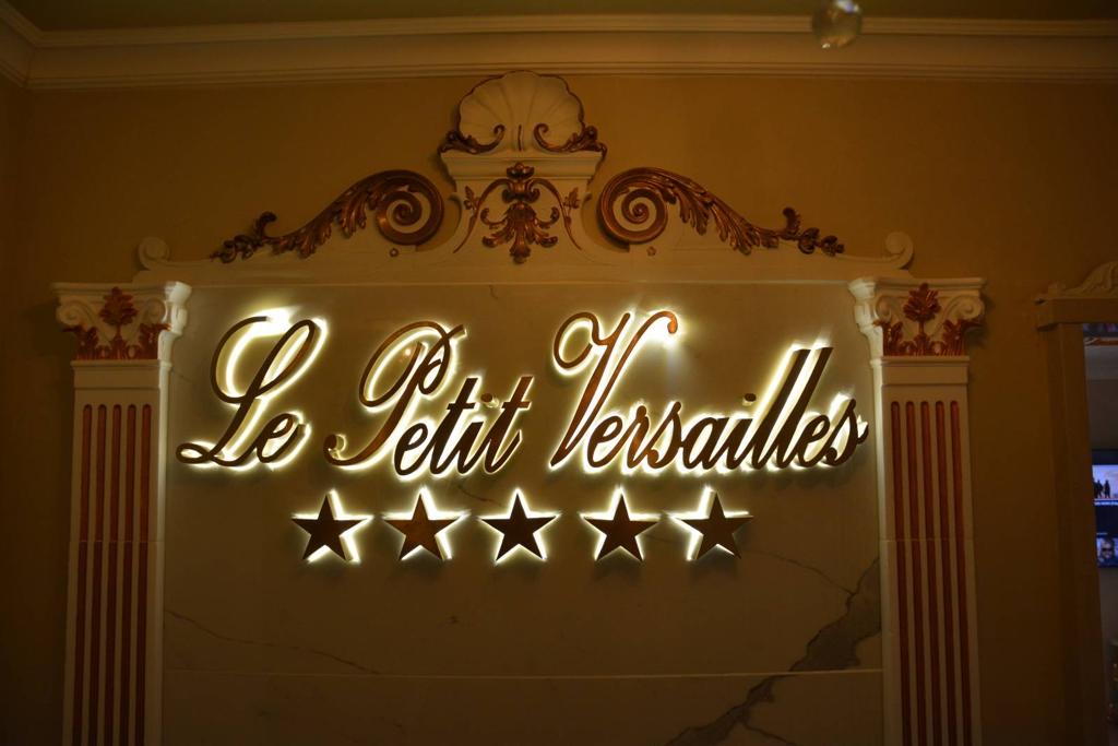 Love Room Spa - Le Petit Versailles : une évasion romantique à Vernon — chambre