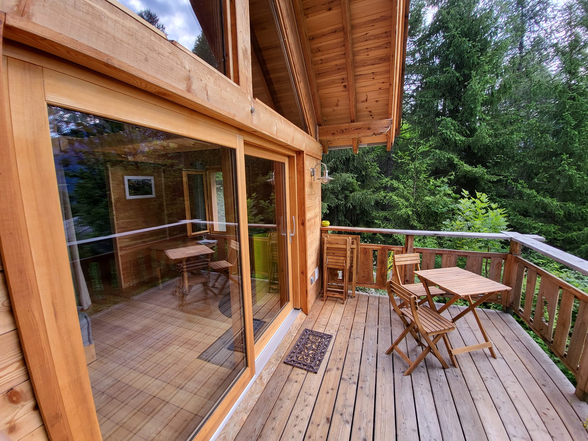 Cabane Le Chambeyron : une expérience immersive en hauteur à Le Lauzet Ubaye — environnement naturel