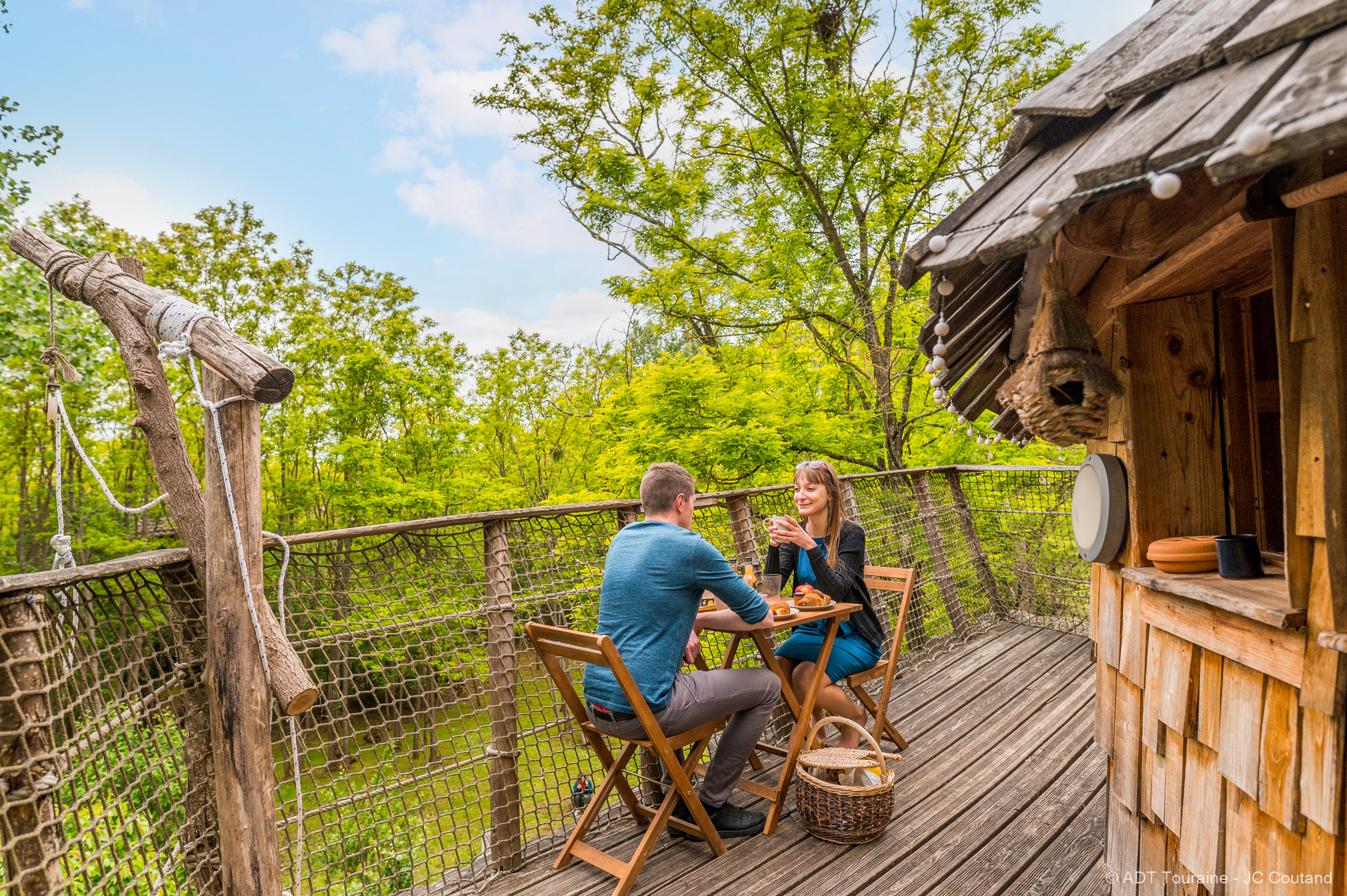 La Cabane du Verger & Spa : une évasion dans les arbres à La Chapelle Aux Naux — environnement naturel