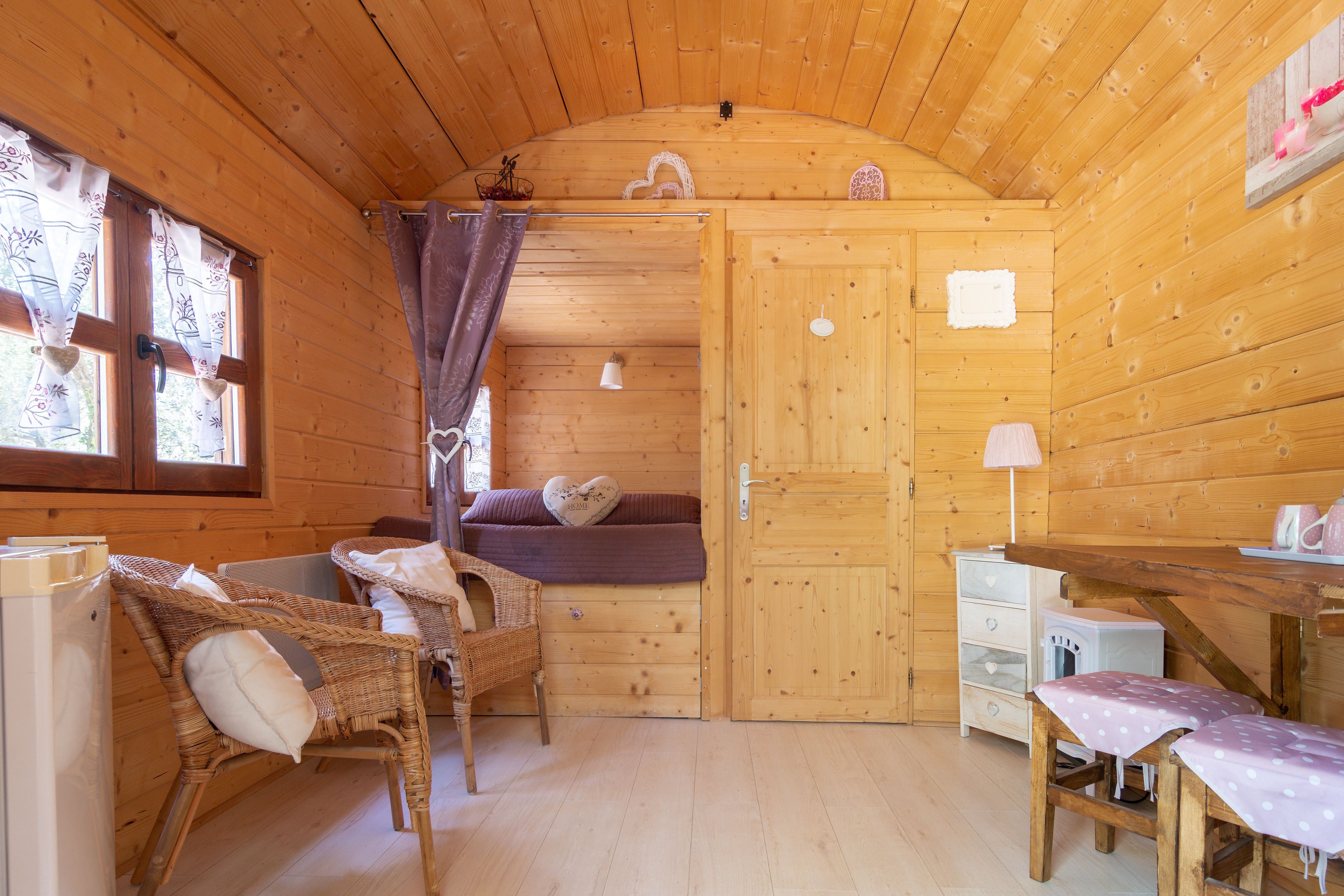 Évasion en Roulotte Romantique au cœur de la Provence à La Roquebrussanne — salle de bain
