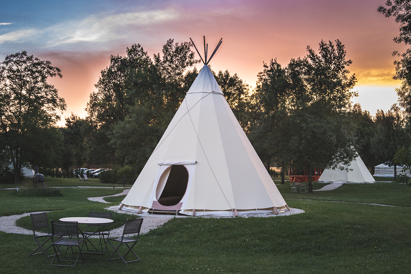 Un tipi indien pour une escapade en pleine nature à Angé — vue depuis la terrasse
