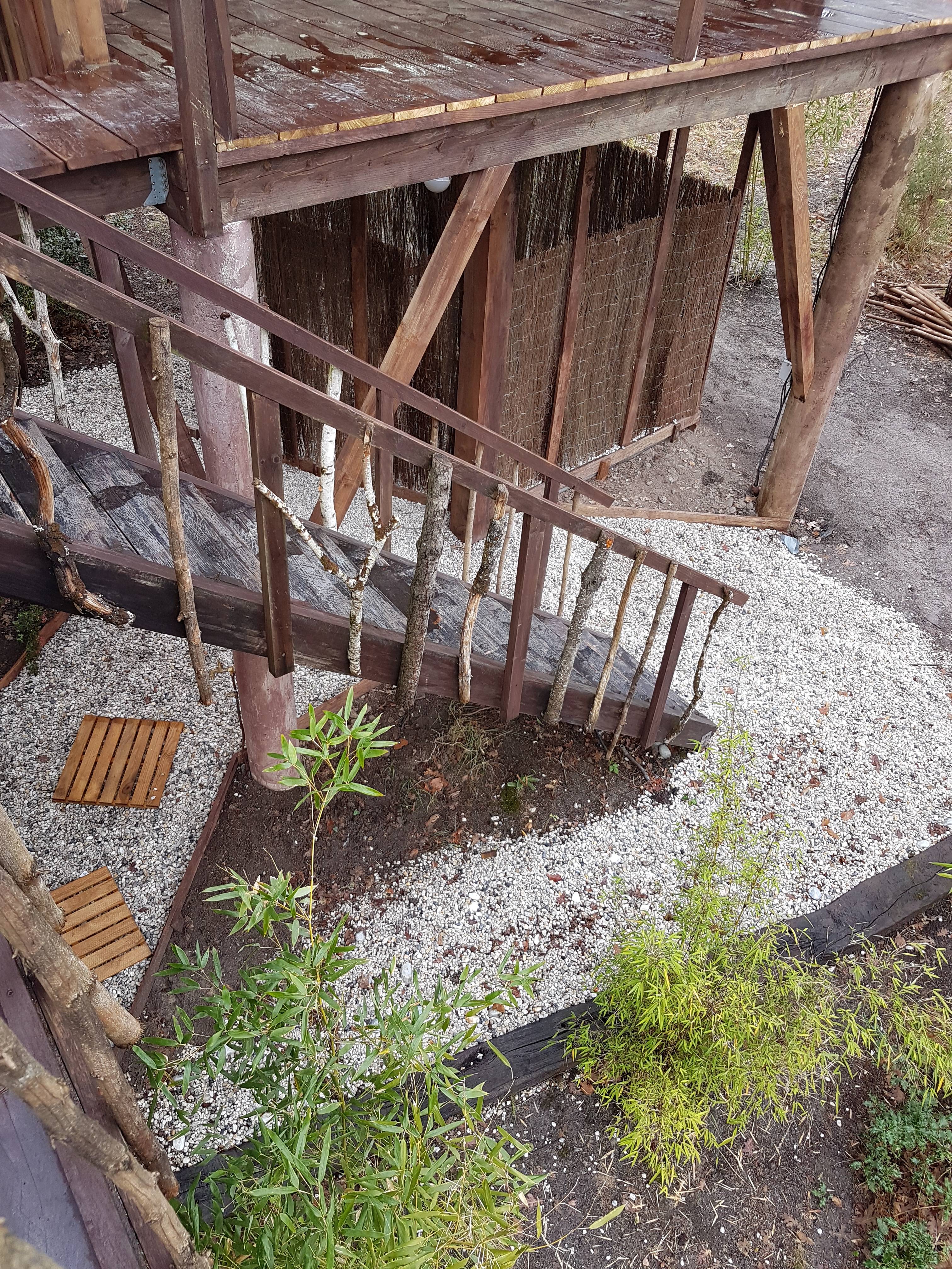Cabane Réminiscence et Spa : une évasion dans les arbres à Origne — salle de bain