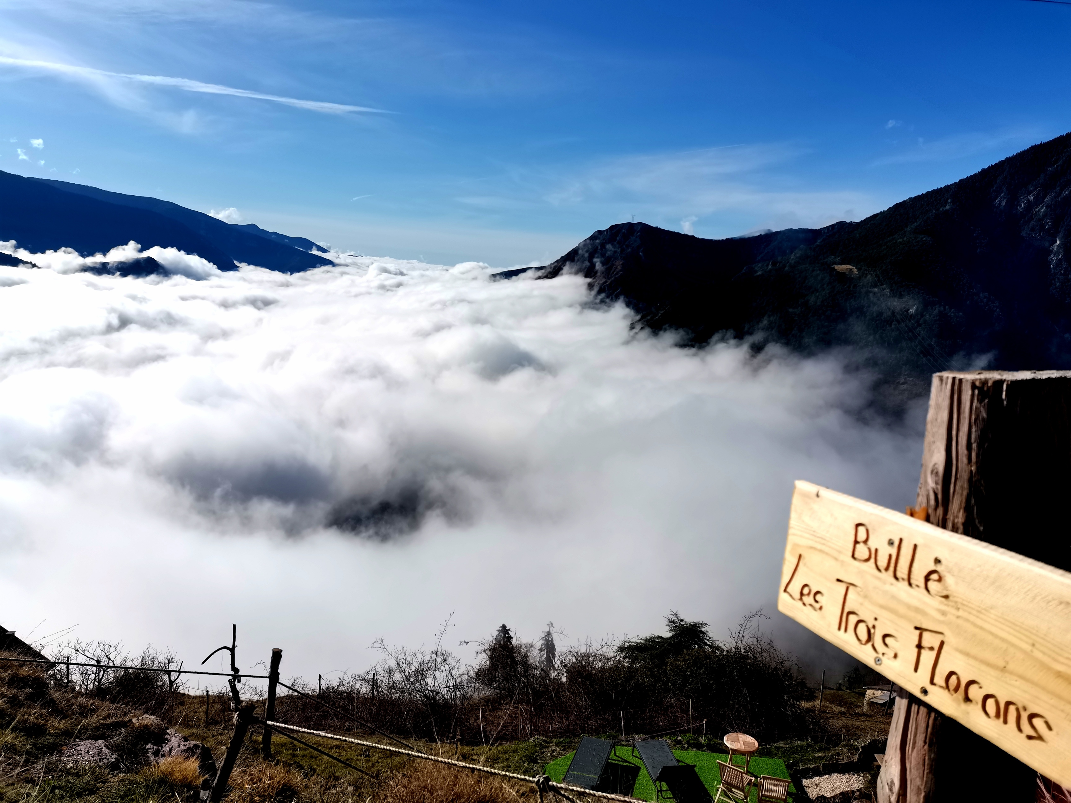 Dôme les 3 Flocons — Nuit romantique avec vue panoramique à 1100m en Alpes-Maritimes à Nice — chambre